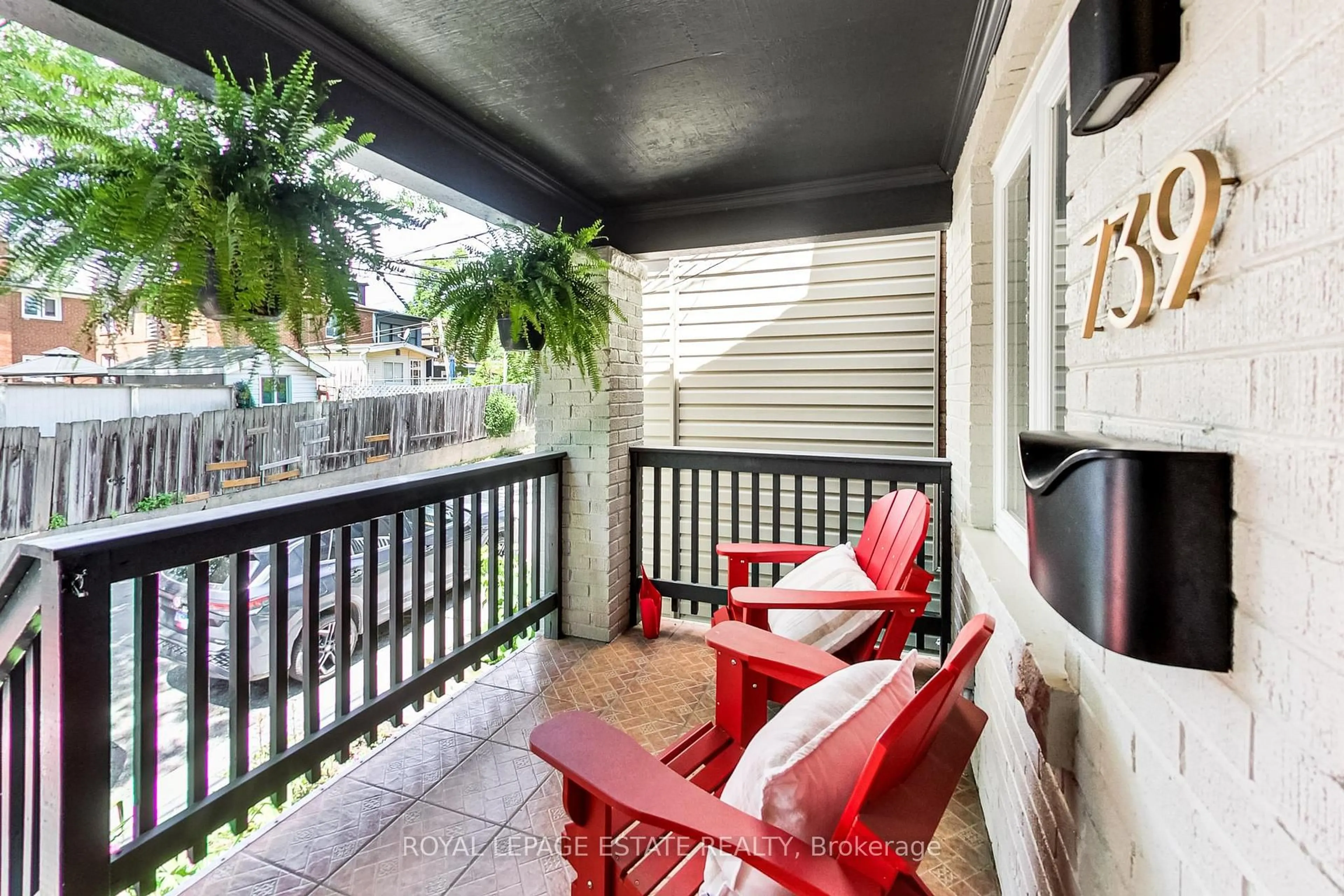 Patio, street for 739 Craven Rd, Toronto Ontario M4L 2Z7