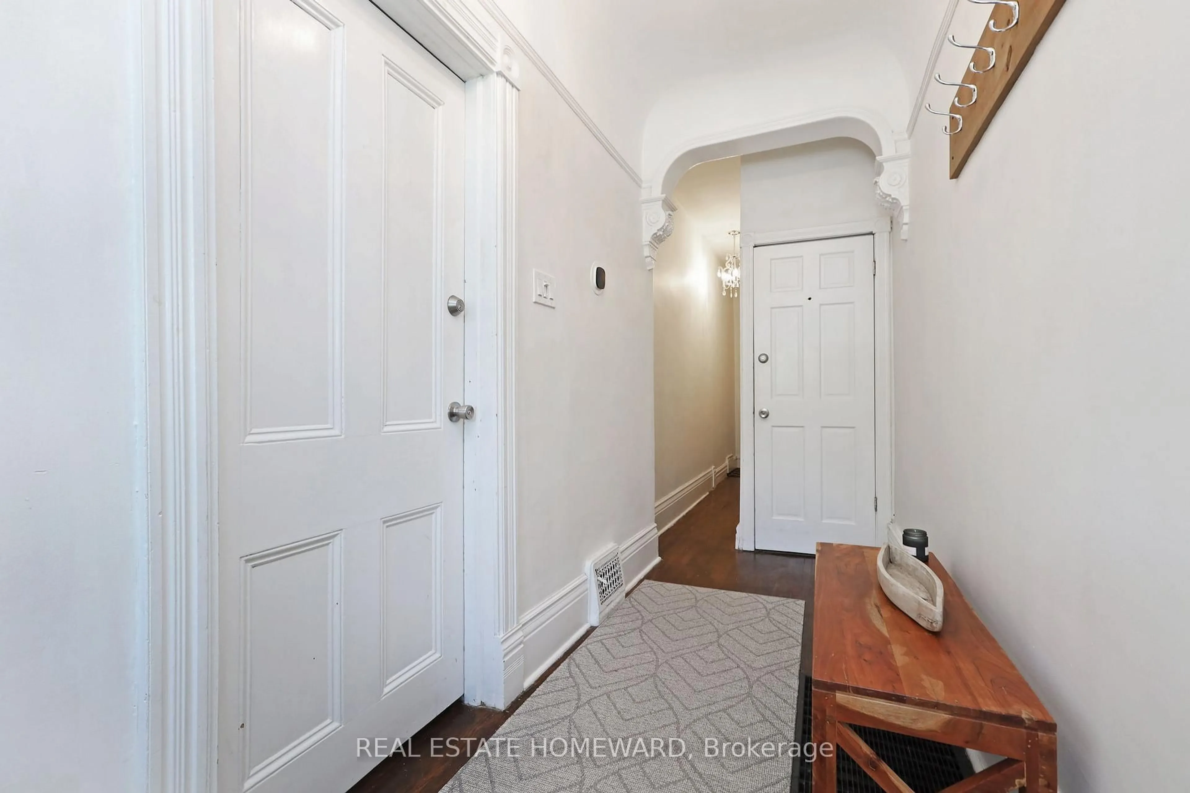 Indoor entryway for 288 Greenwood Ave, Toronto Ontario M4L 2R7