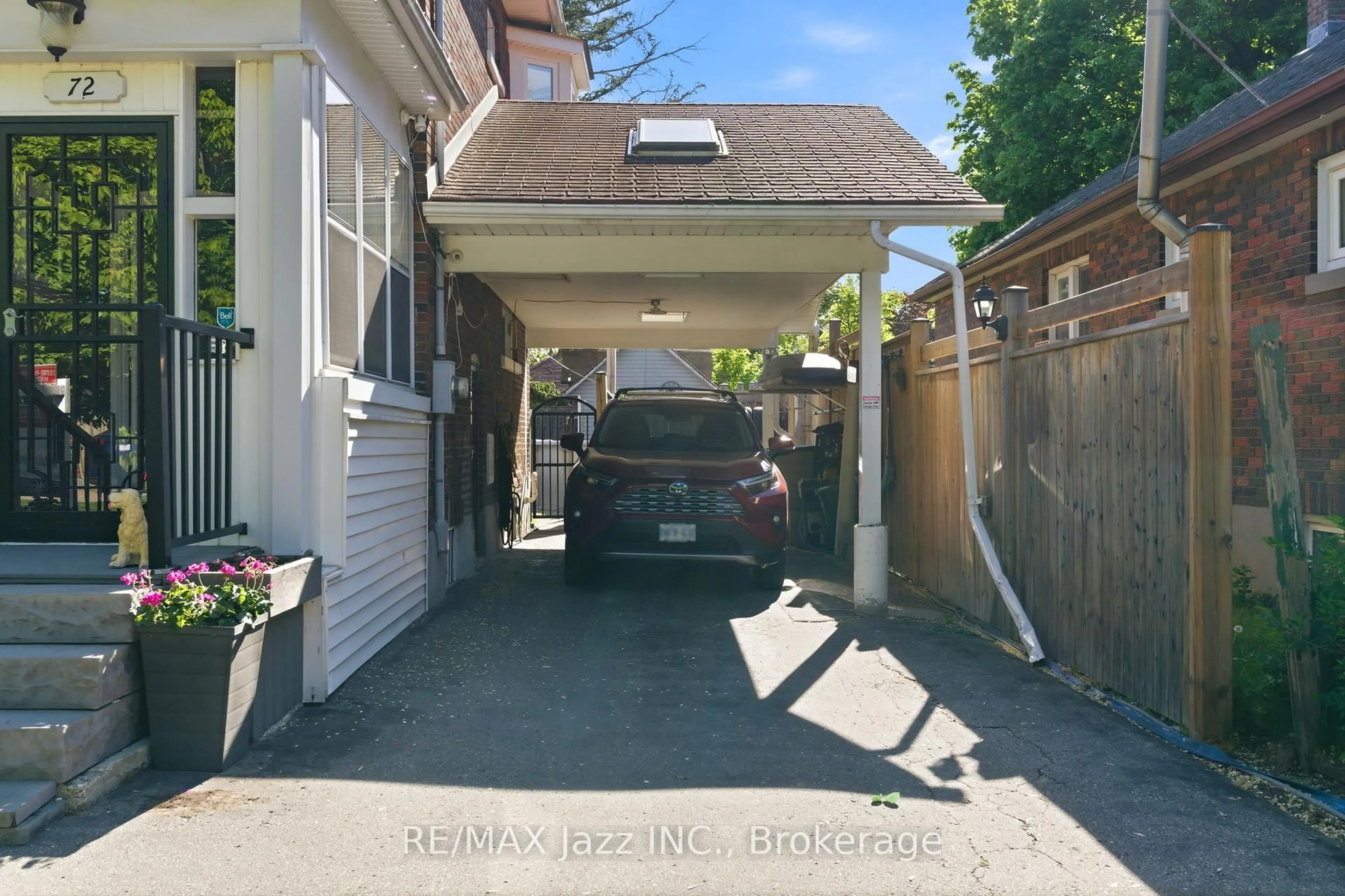 Unknown for 72 Cadillac Ave, Oshawa Ontario L1H 5Z2