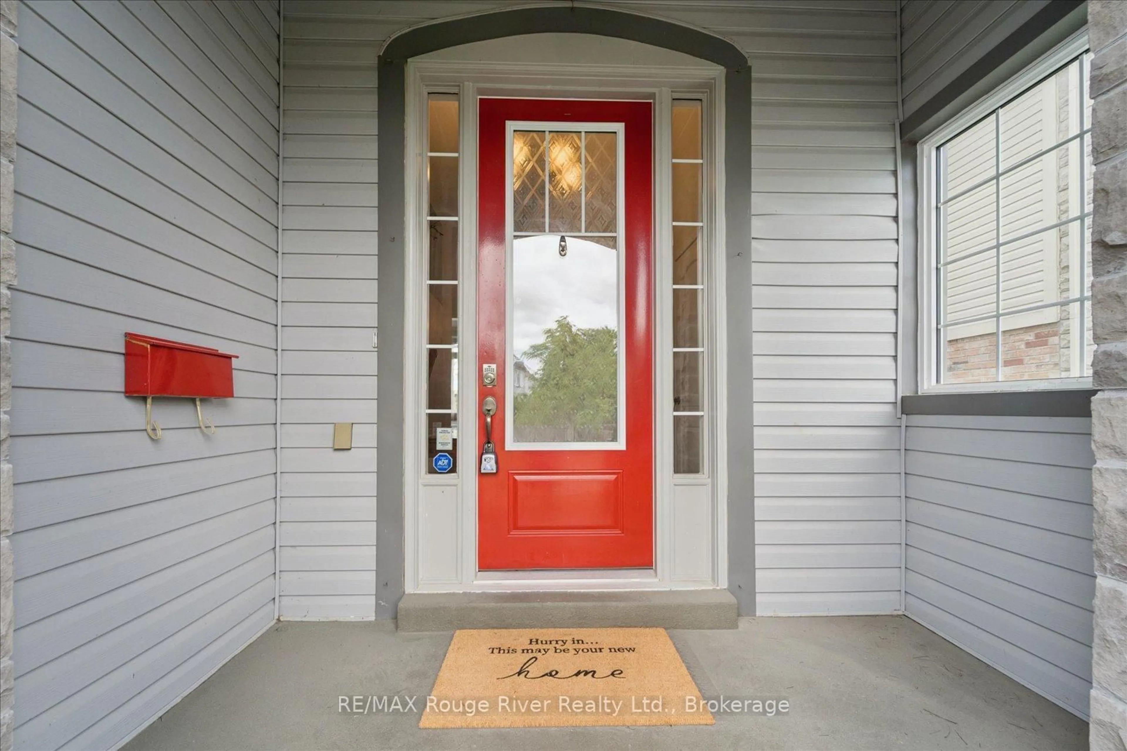 Indoor entryway for 55 Alldread Cres, Clarington Ontario L1B 0C2