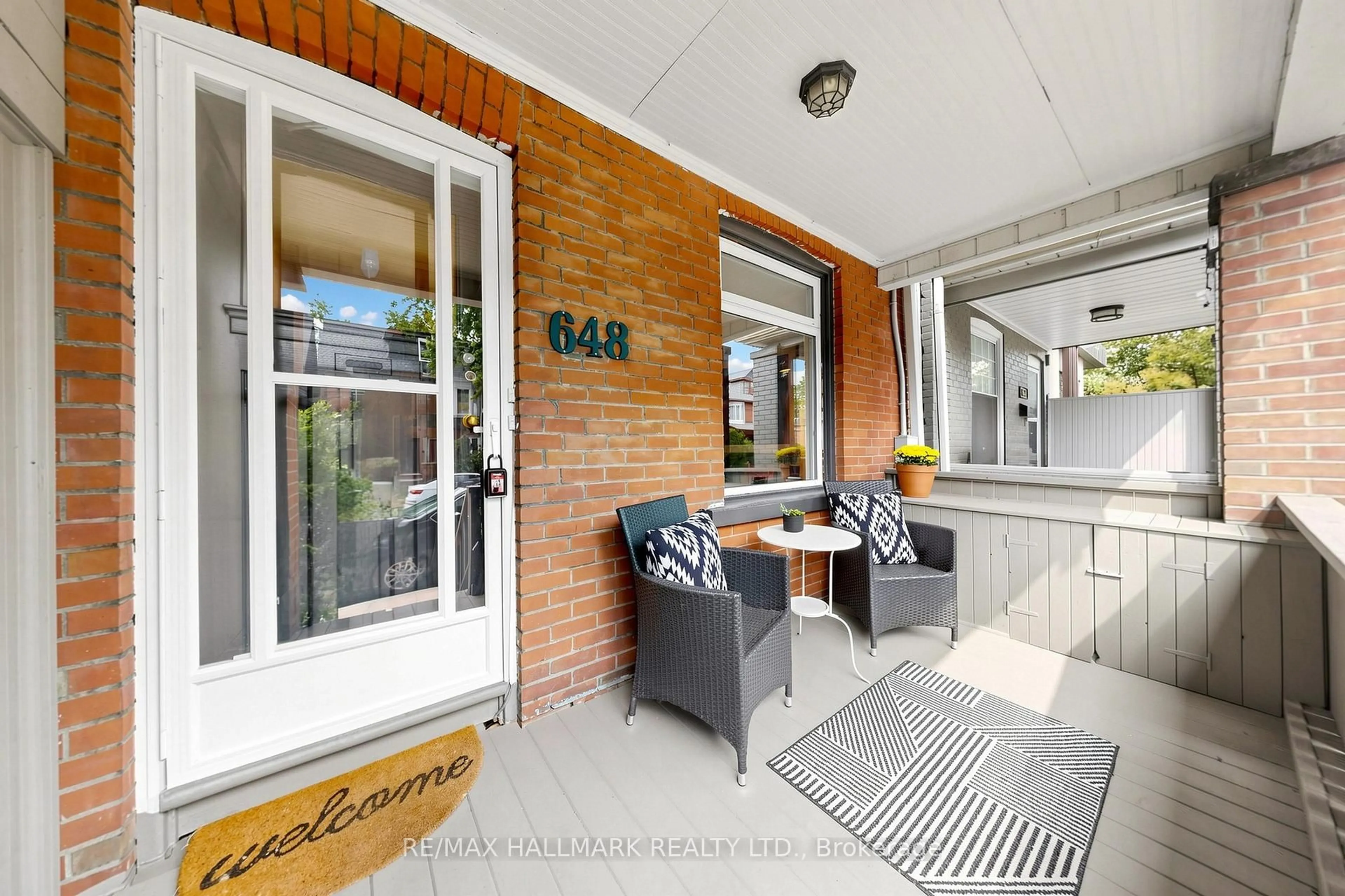 Patio, street for 648 Pape Ave, Toronto Ontario M4K 3S3
