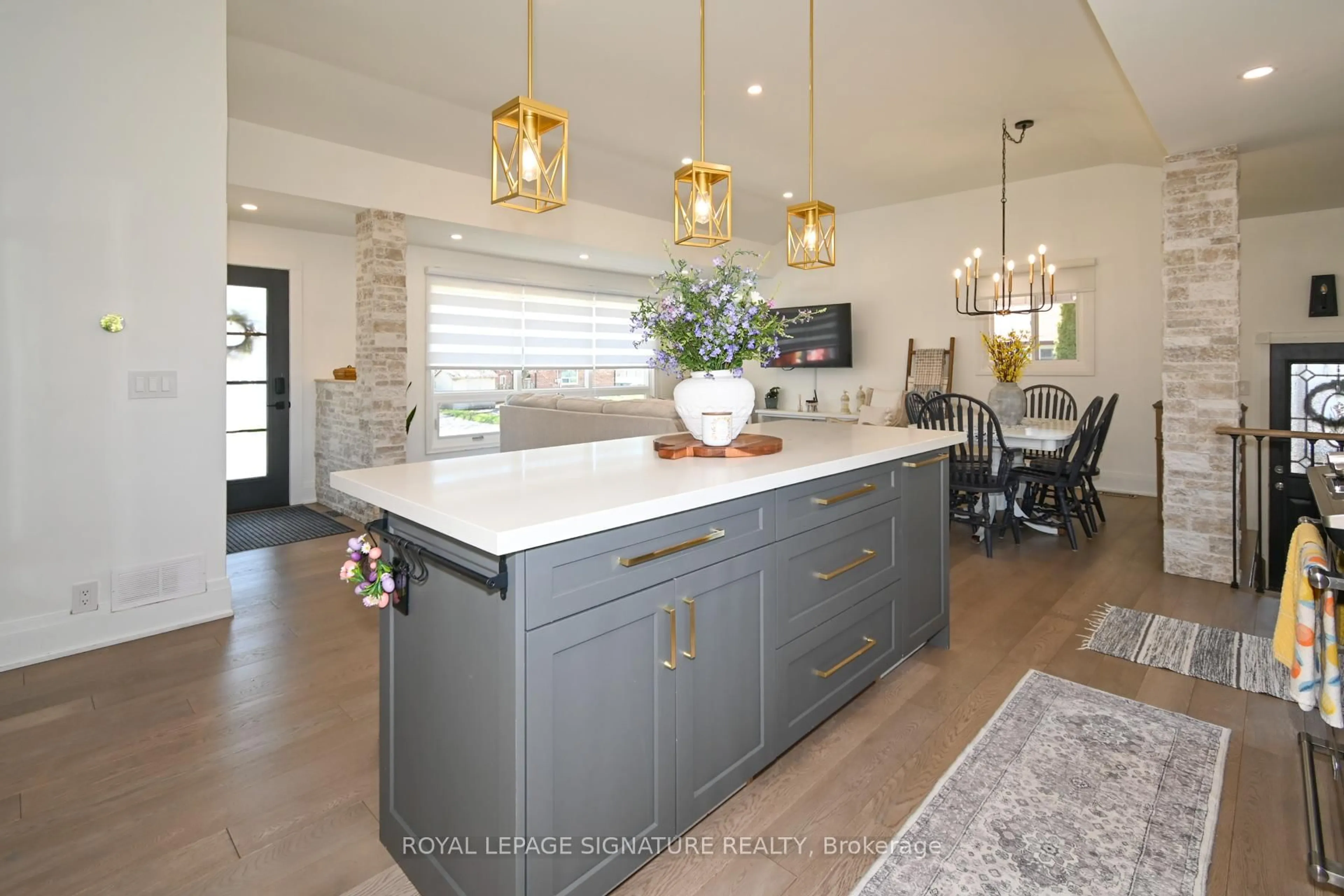 Open concept kitchen, unknown for 522 Rosmere St, Oshawa Ontario L1J 5H6