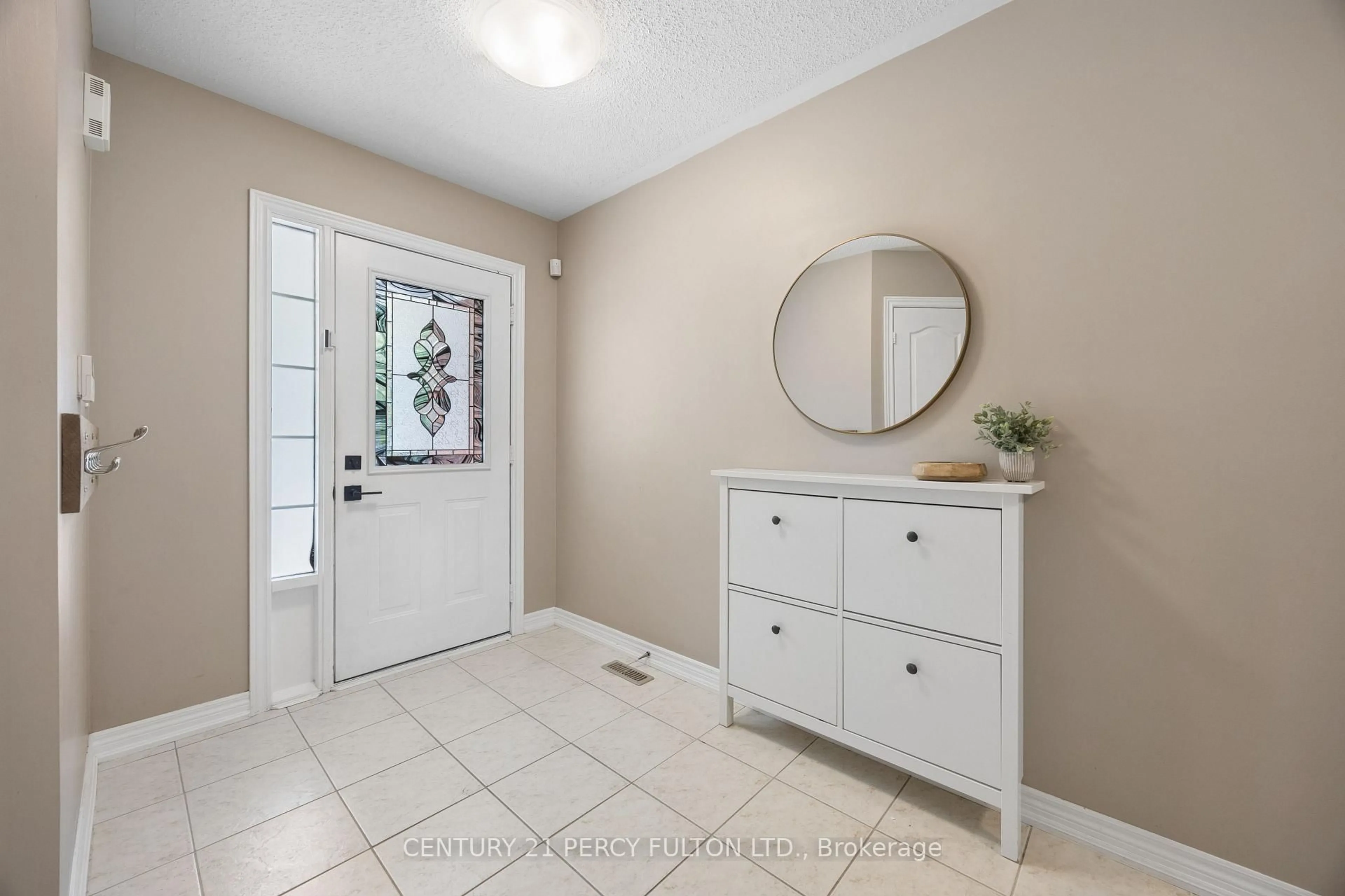 Indoor entryway for 75 Barchester Cres, Whitby Ontario L1M 2L6