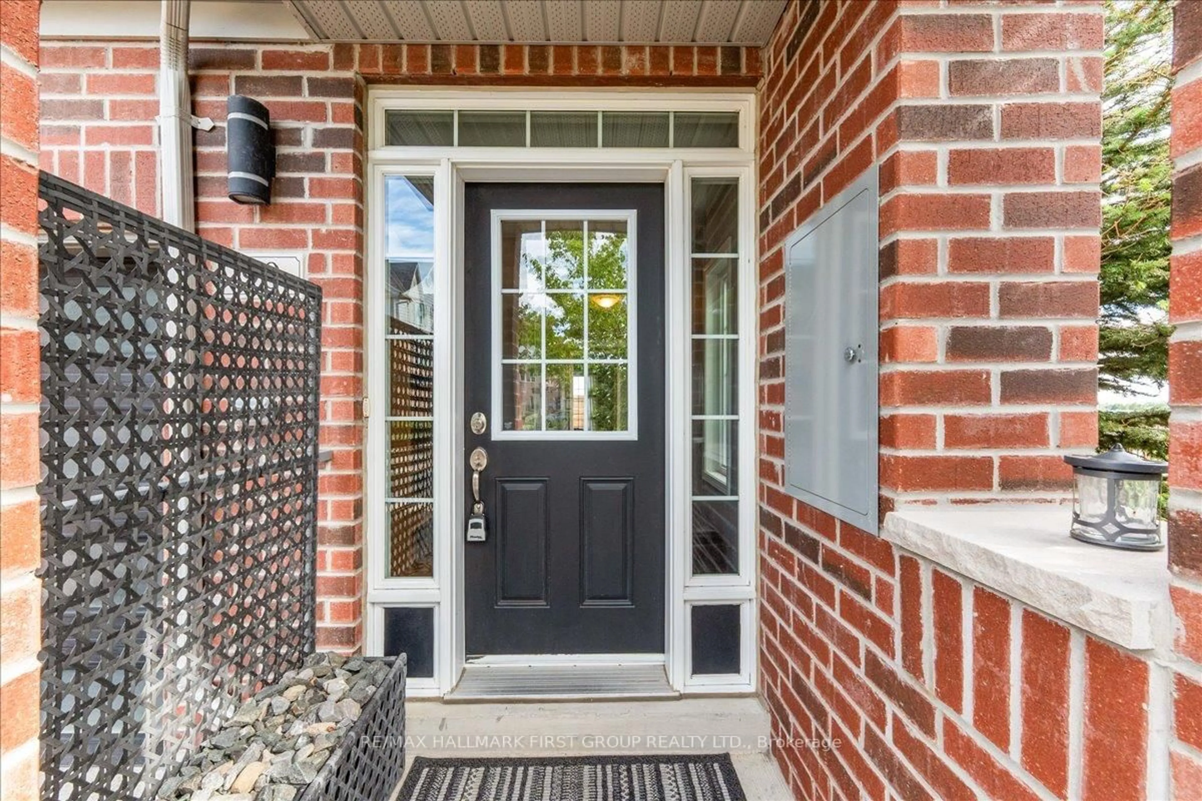Indoor entryway for 90 Magpie Way, Whitby Ontario L1N 0K5