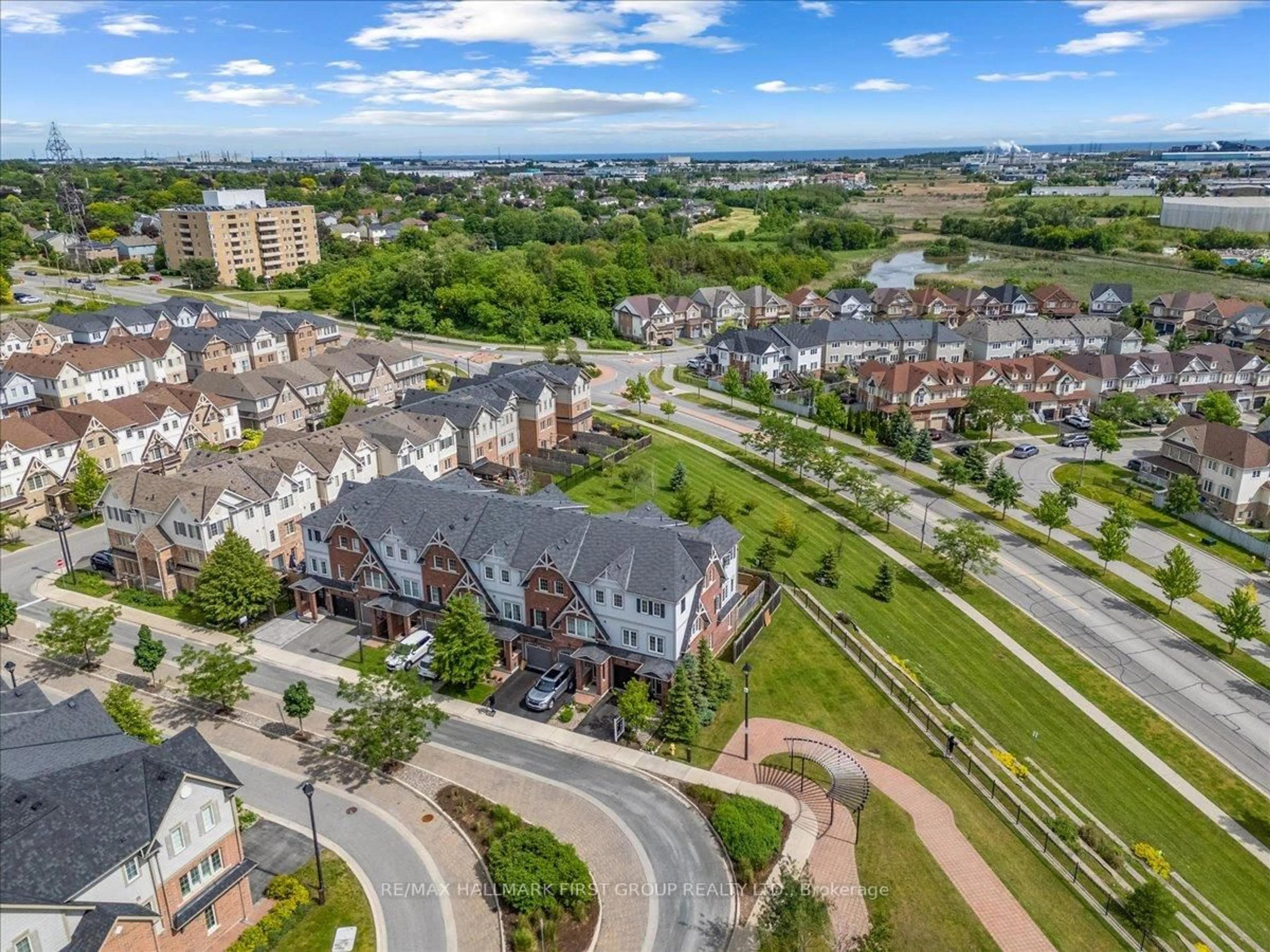 A pic from outside/outdoor area/front of a property/back of a property/a pic from drone, city buildings view from balcony for 90 Magpie Way, Whitby Ontario L1N 0K5