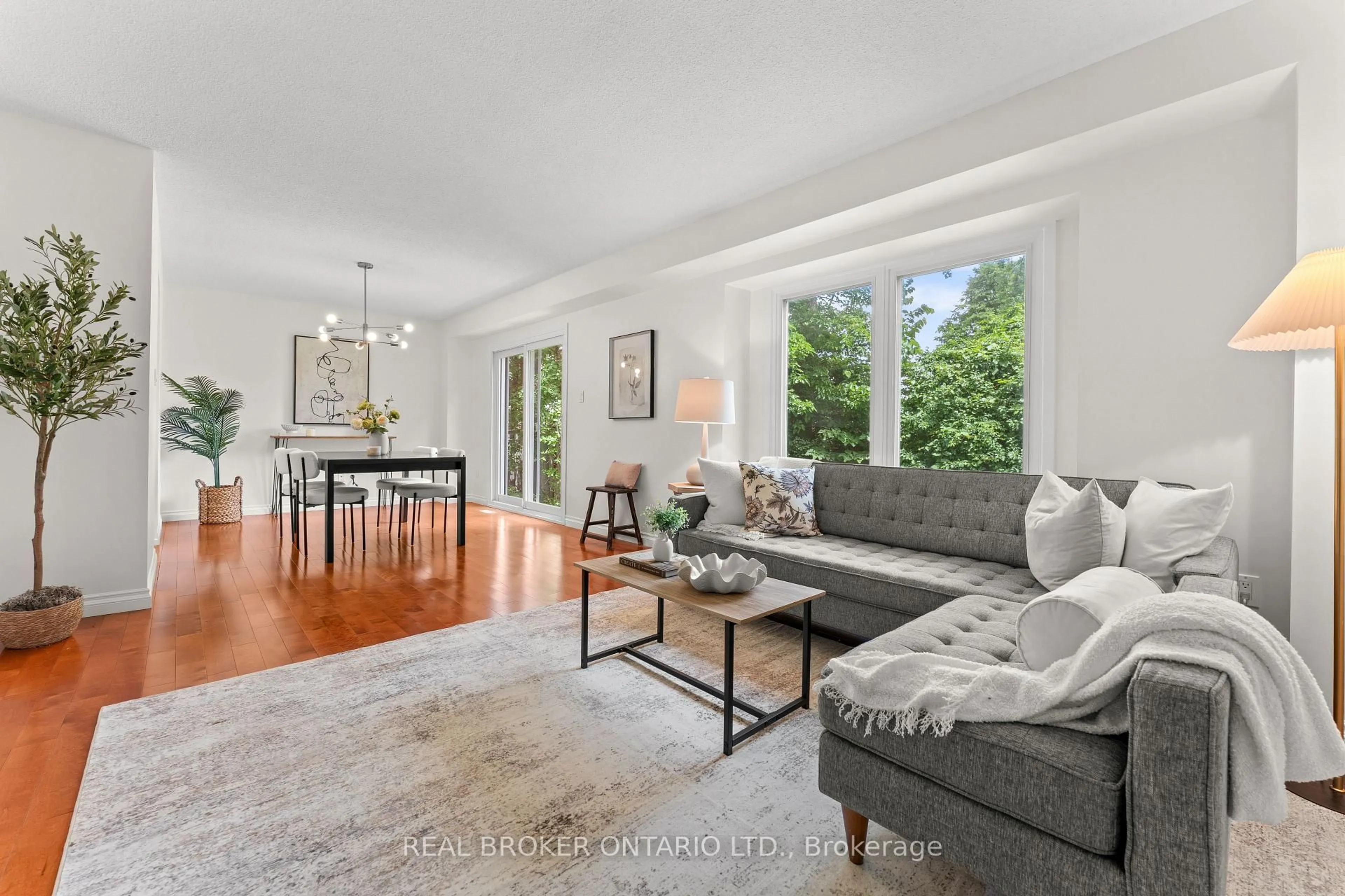 Living room with furniture, unknown for 5 Firebrace Rd, Toronto Ontario M1W 2Z3