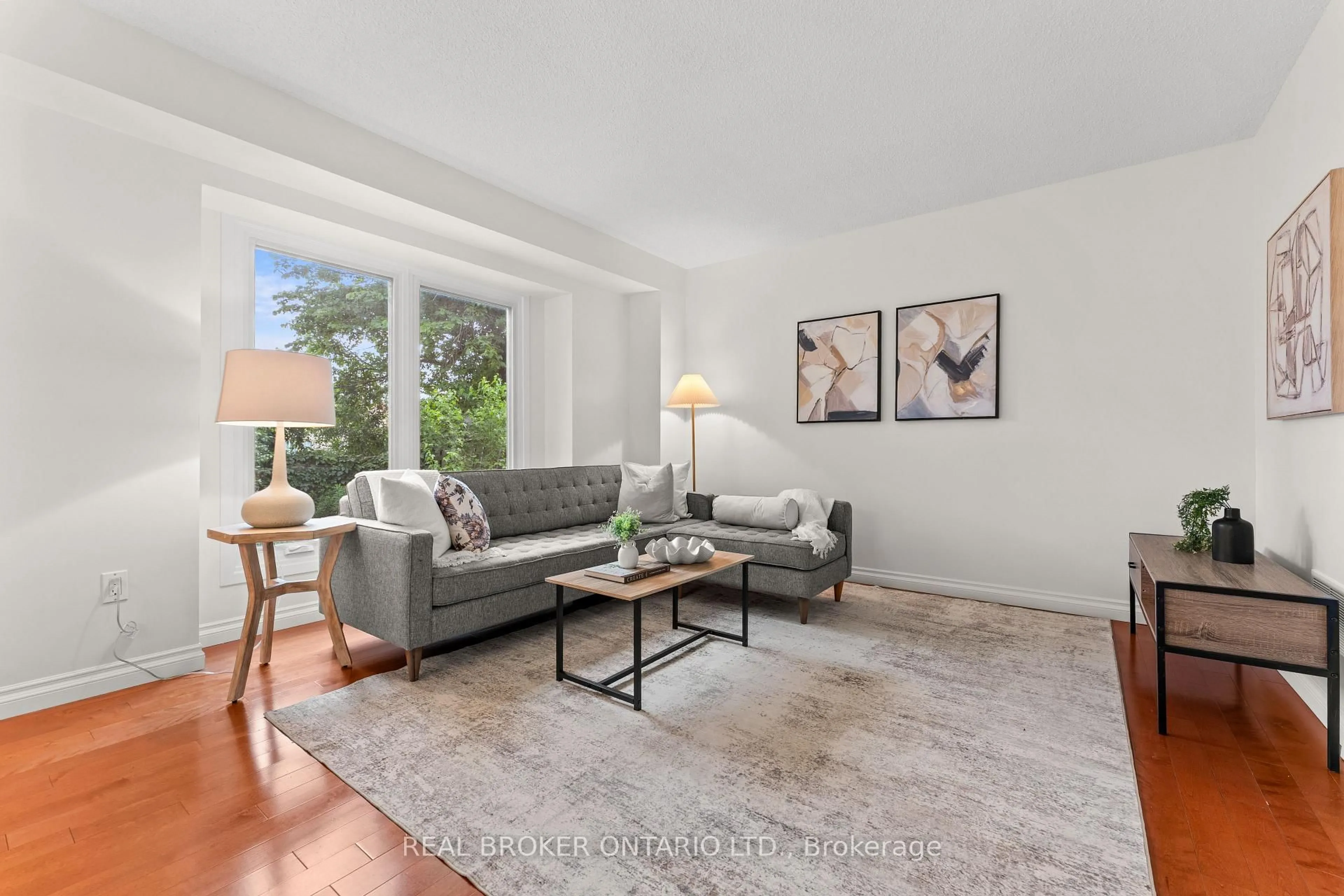 Living room with furniture, unknown for 5 Firebrace Rd, Toronto Ontario M1W 2Z3