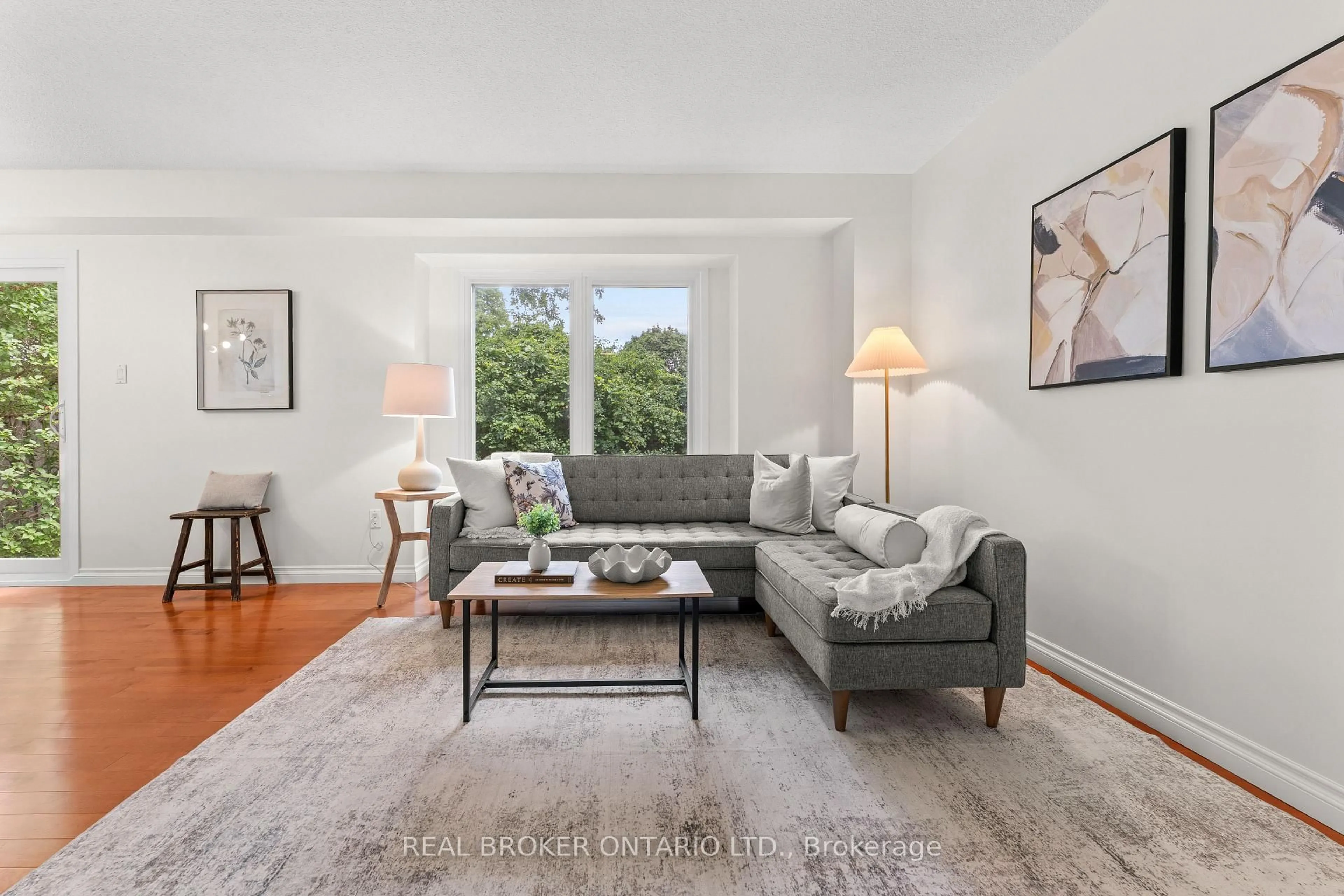 Living room with furniture, unknown for 5 Firebrace Rd, Toronto Ontario M1W 2Z3