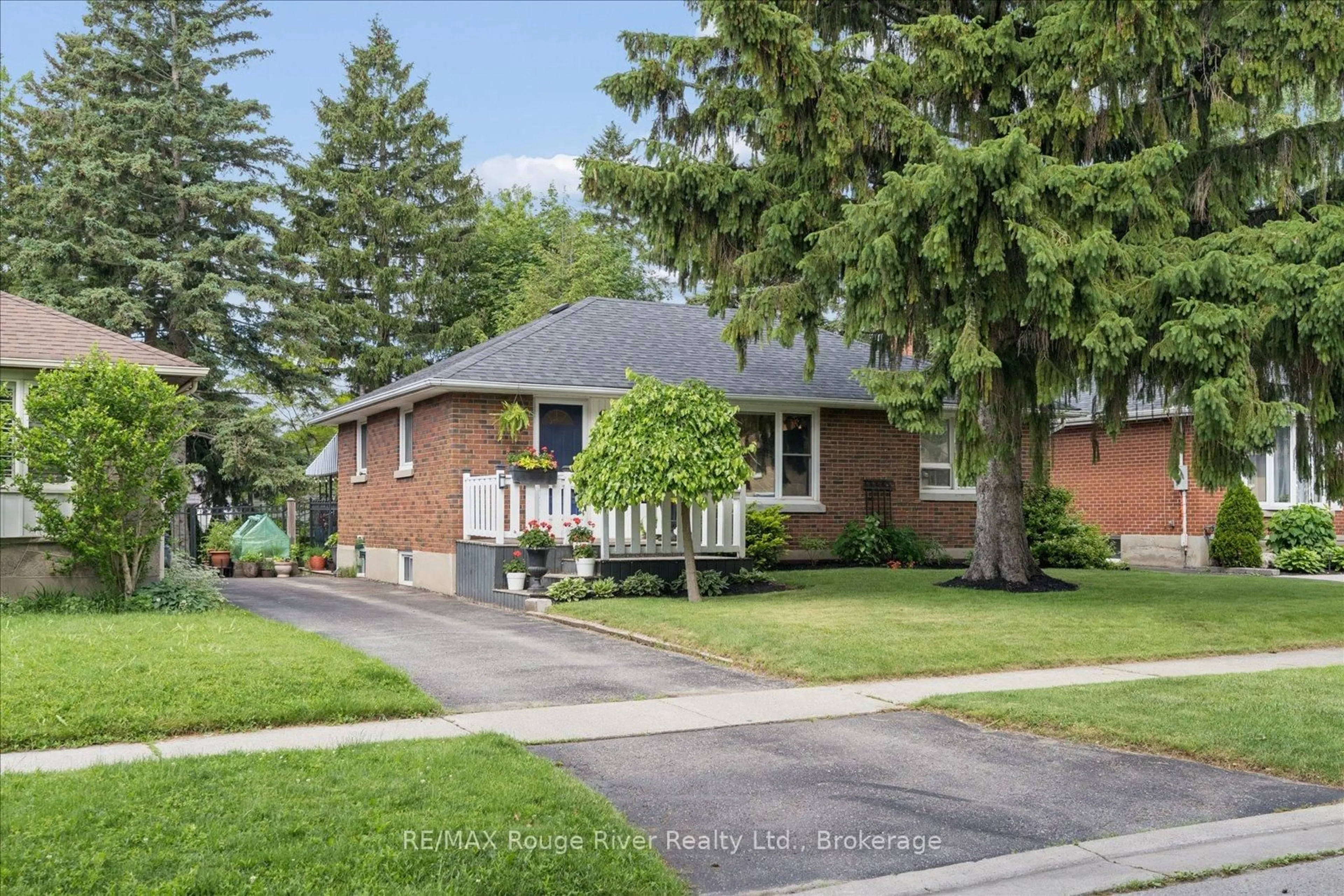 Home with brick exterior material, street for 270 Windsor St, Oshawa Ontario L1H 6G6