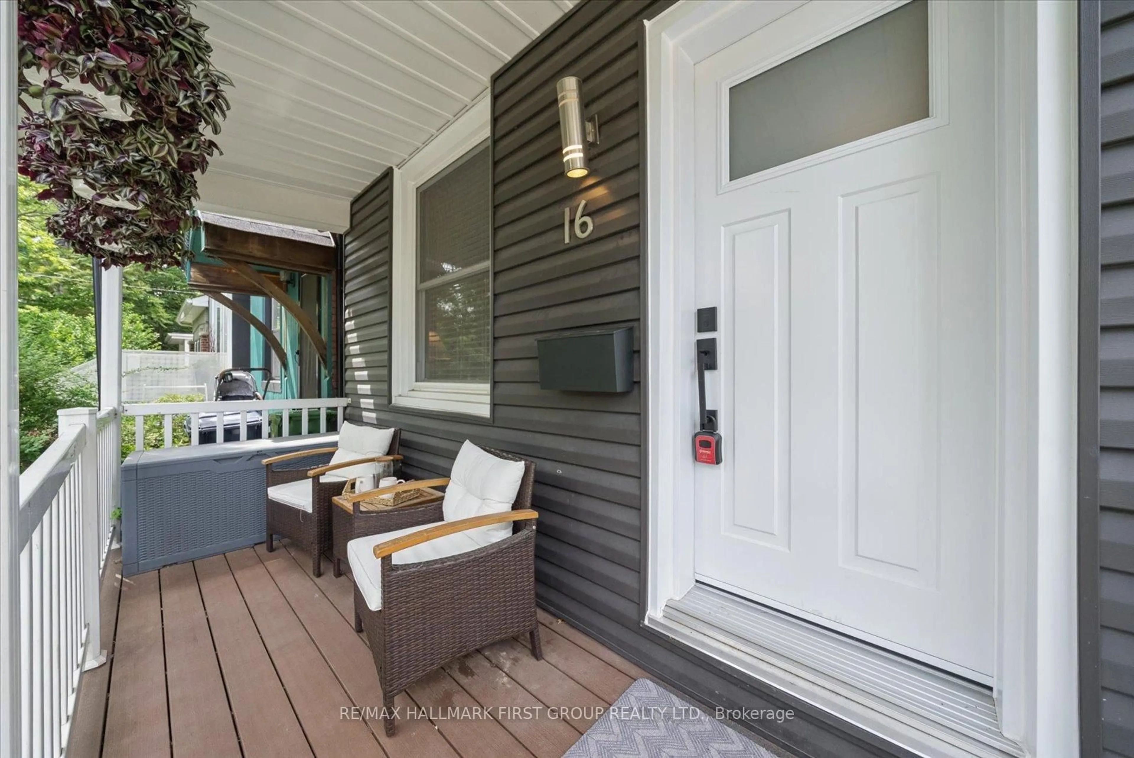 Unknown for 16 Cassels Ave, Toronto Ontario M4E 1X8