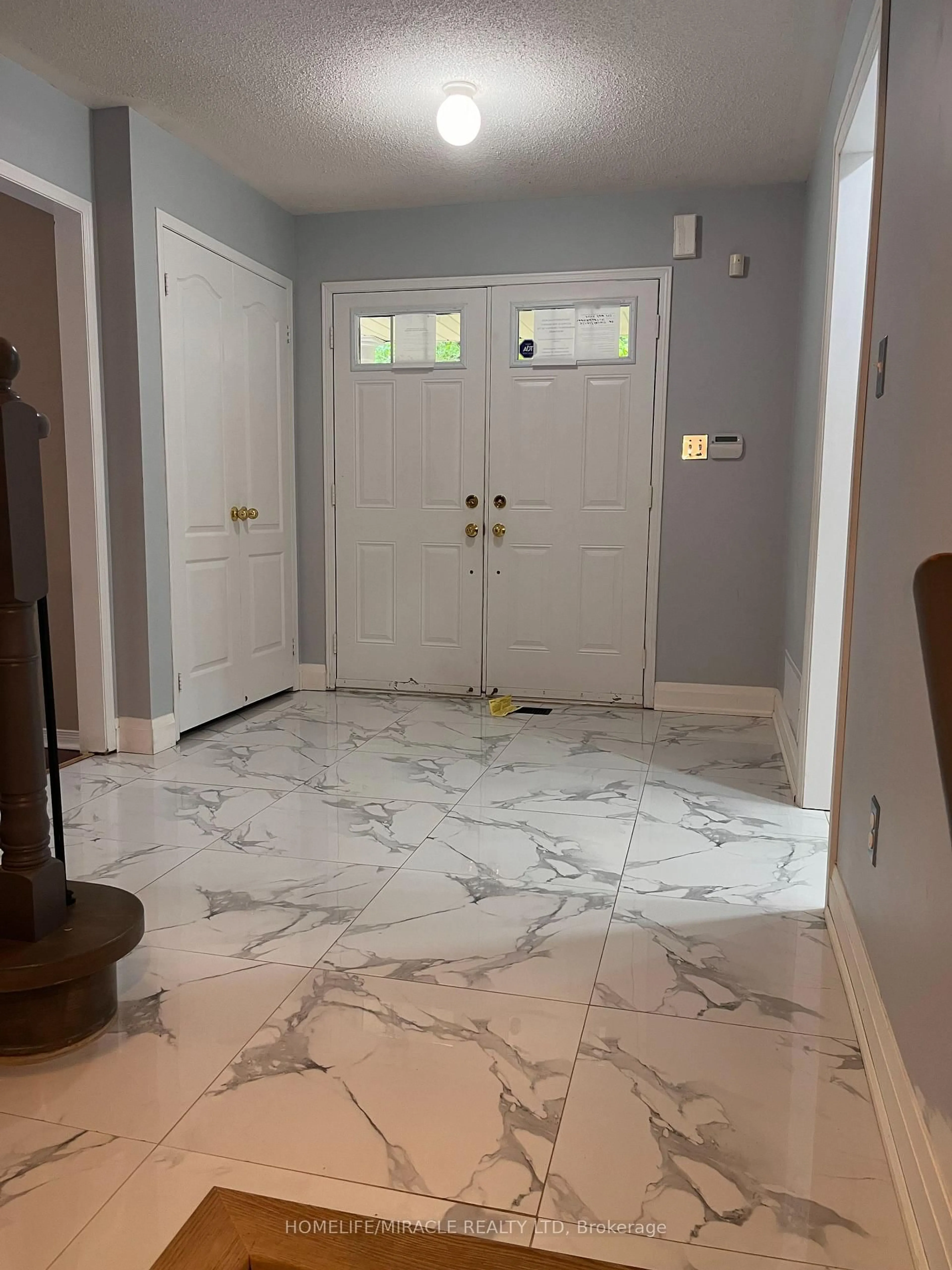 Indoor entryway for 161 Cathedral Dr, Whitby Ontario L1R 0J5