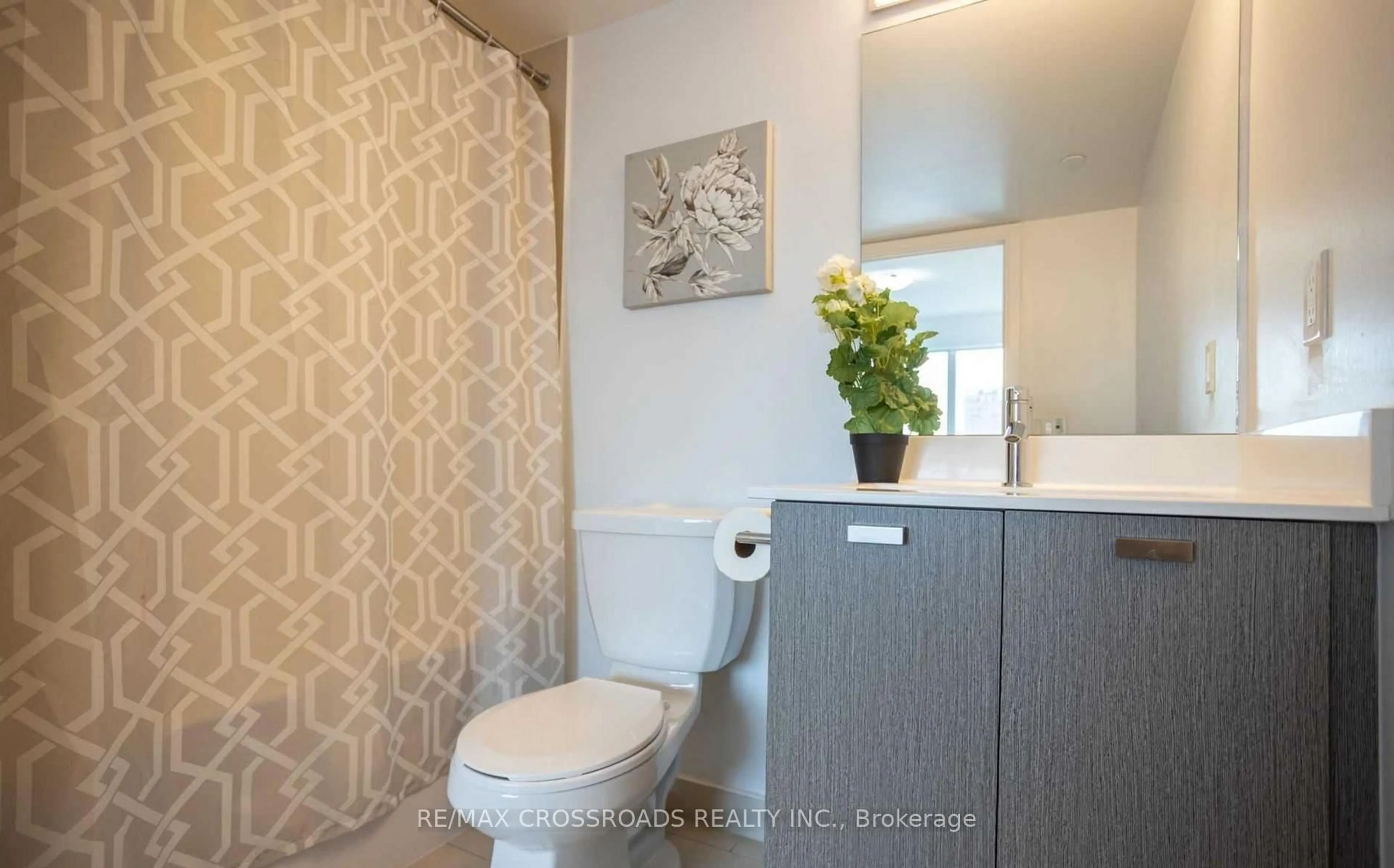 Standard bathroom, ceramic/tile floor for 275 Village Green Sq #525, Toronto Ontario M1S 0L8