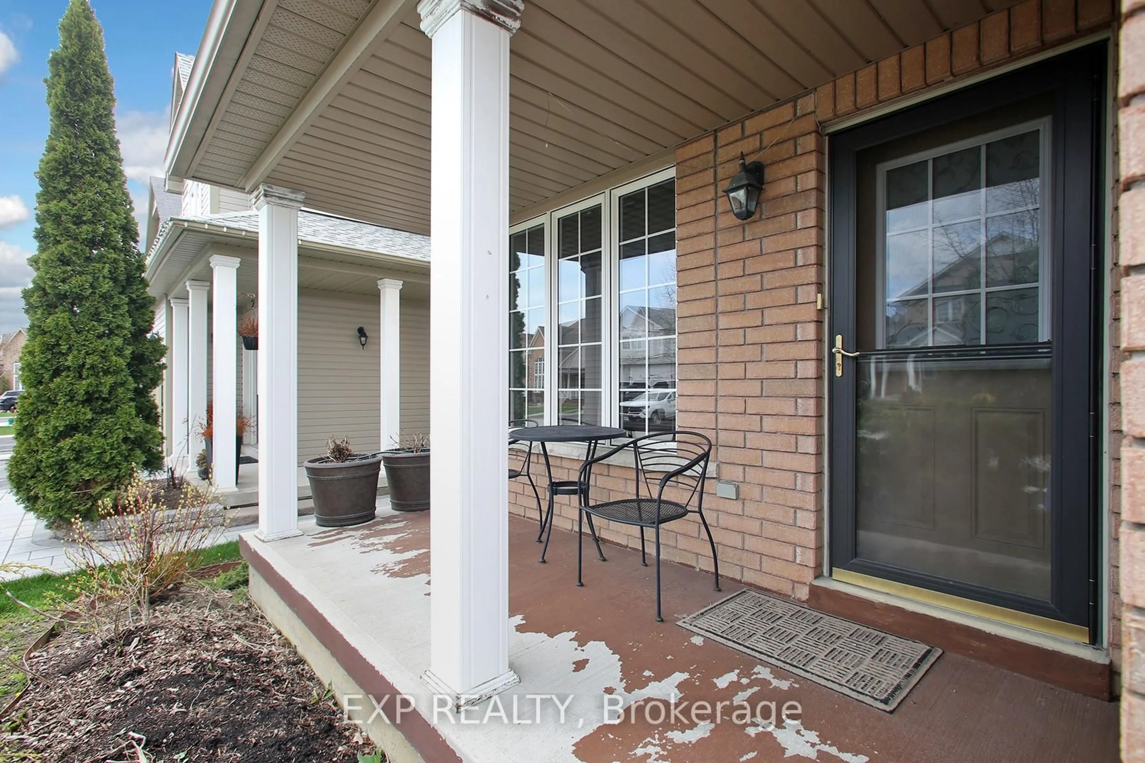 Patio, street for 1335 Langley Circ, Oshawa Ontario L1K 0E2