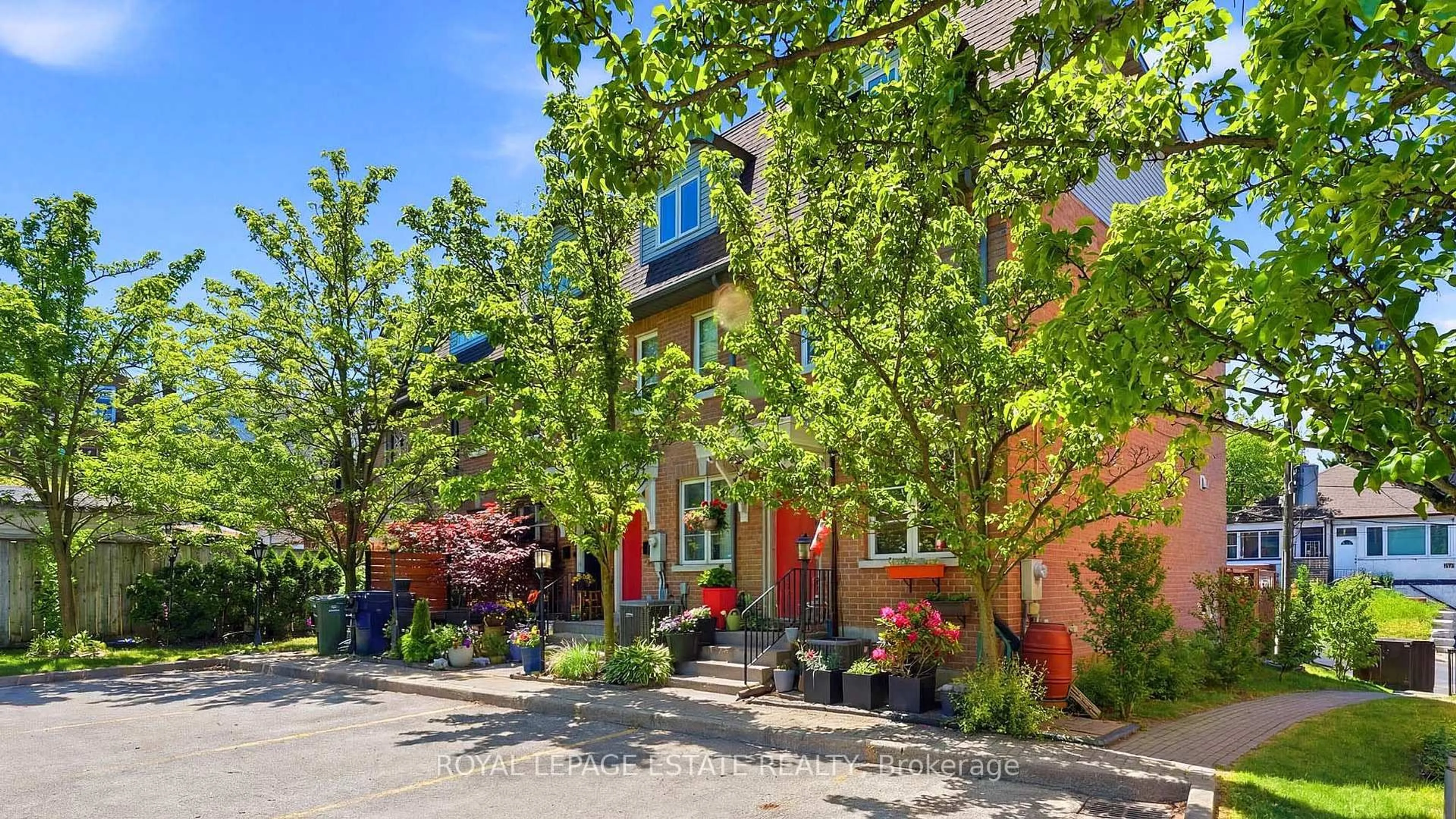 Patio, street for 99 Goodwood Park Crt #4, Toronto Ontario M4C 5S9