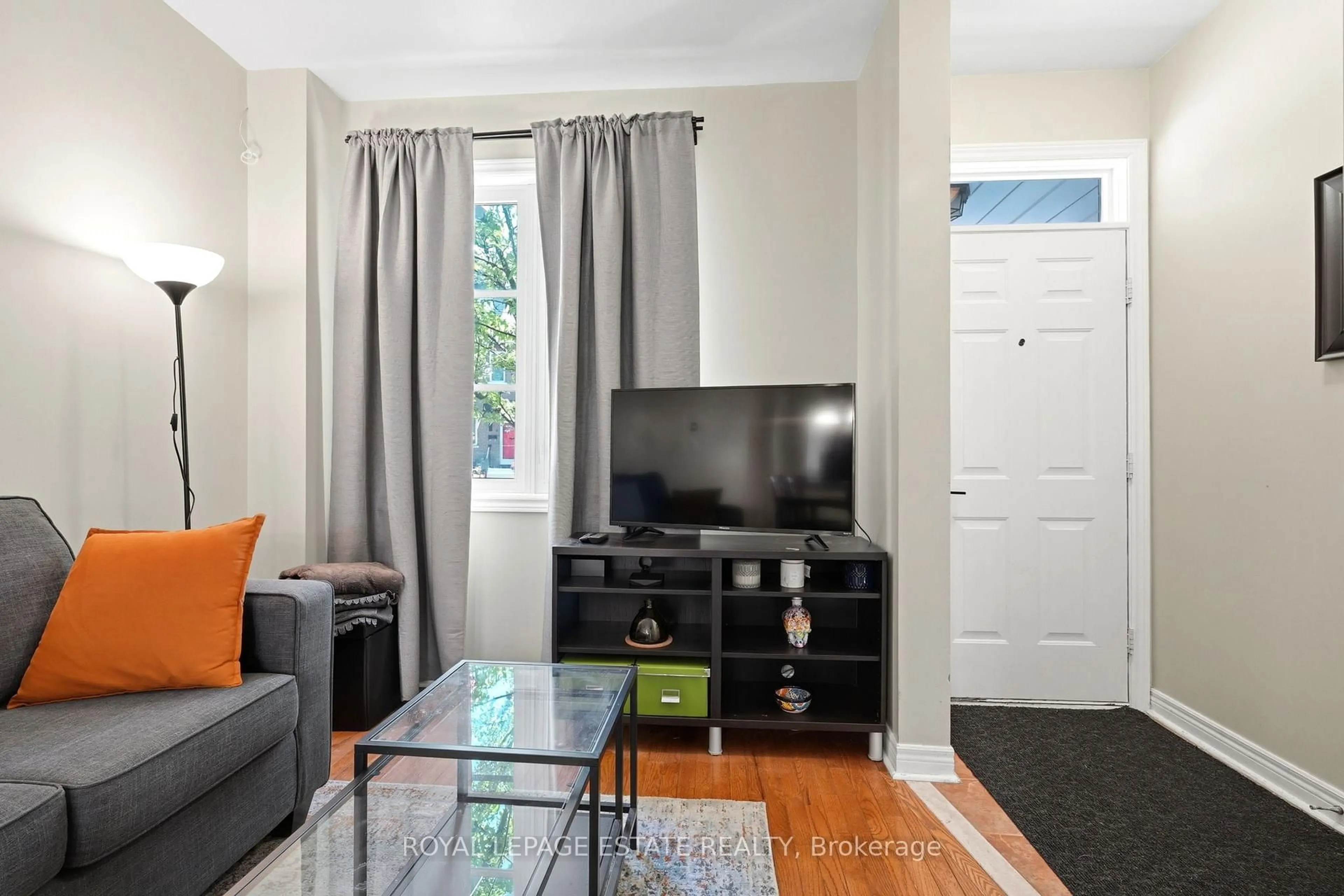 Living room with furniture, unknown for 99 Goodwood Park Crt #4, Toronto Ontario M4C 5S9