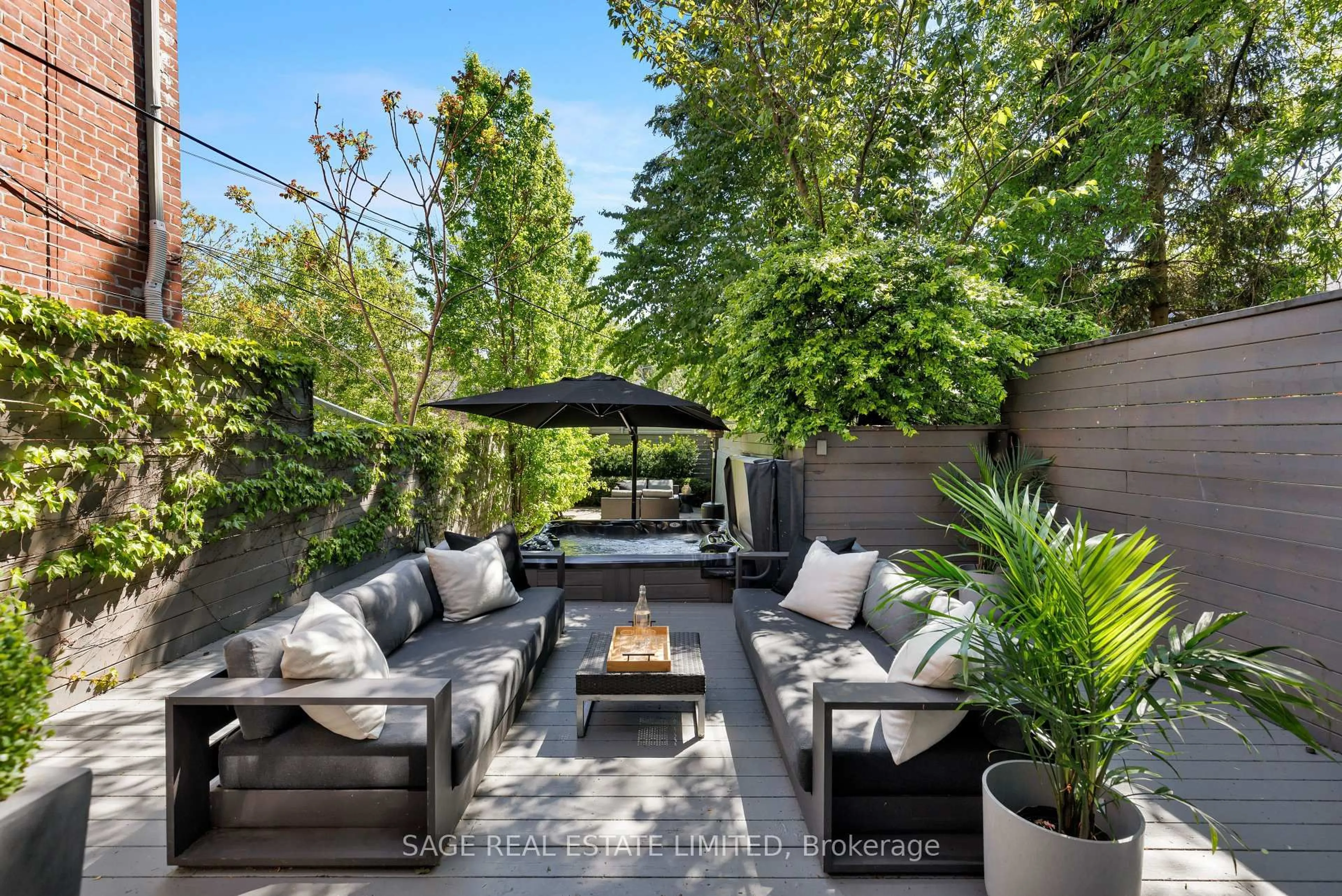 Patio, street for 979 Broadview Ave, Toronto Ontario M4K 2R9