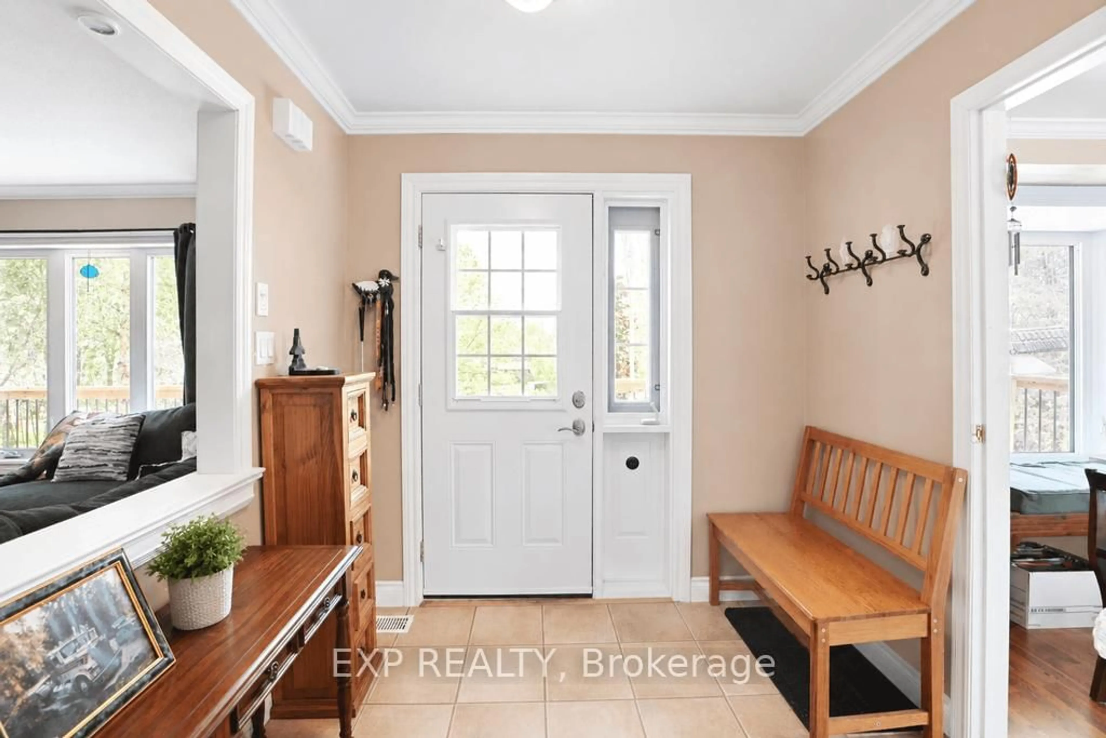 Indoor entryway for 384 Carnegie Beach Rd, Scugog Ontario L9L 1B6