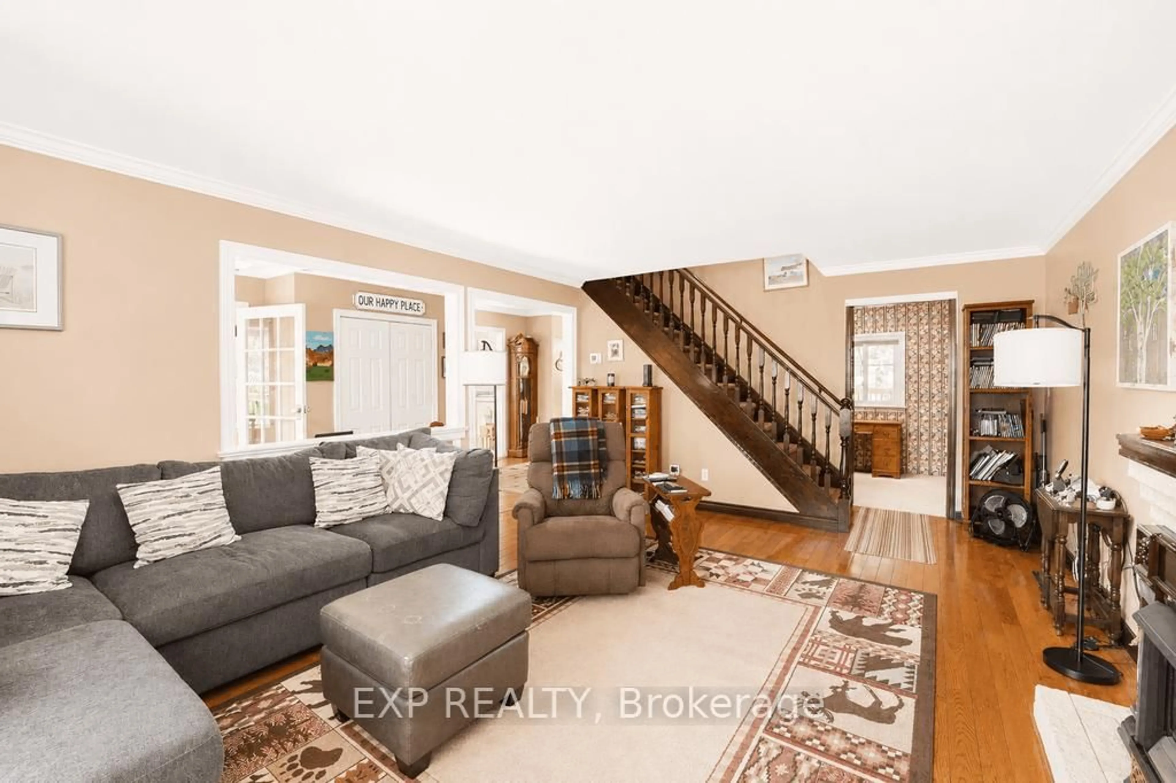 Indoor entryway for 384 Carnegie Beach Rd, Scugog Ontario L9L 1B6
