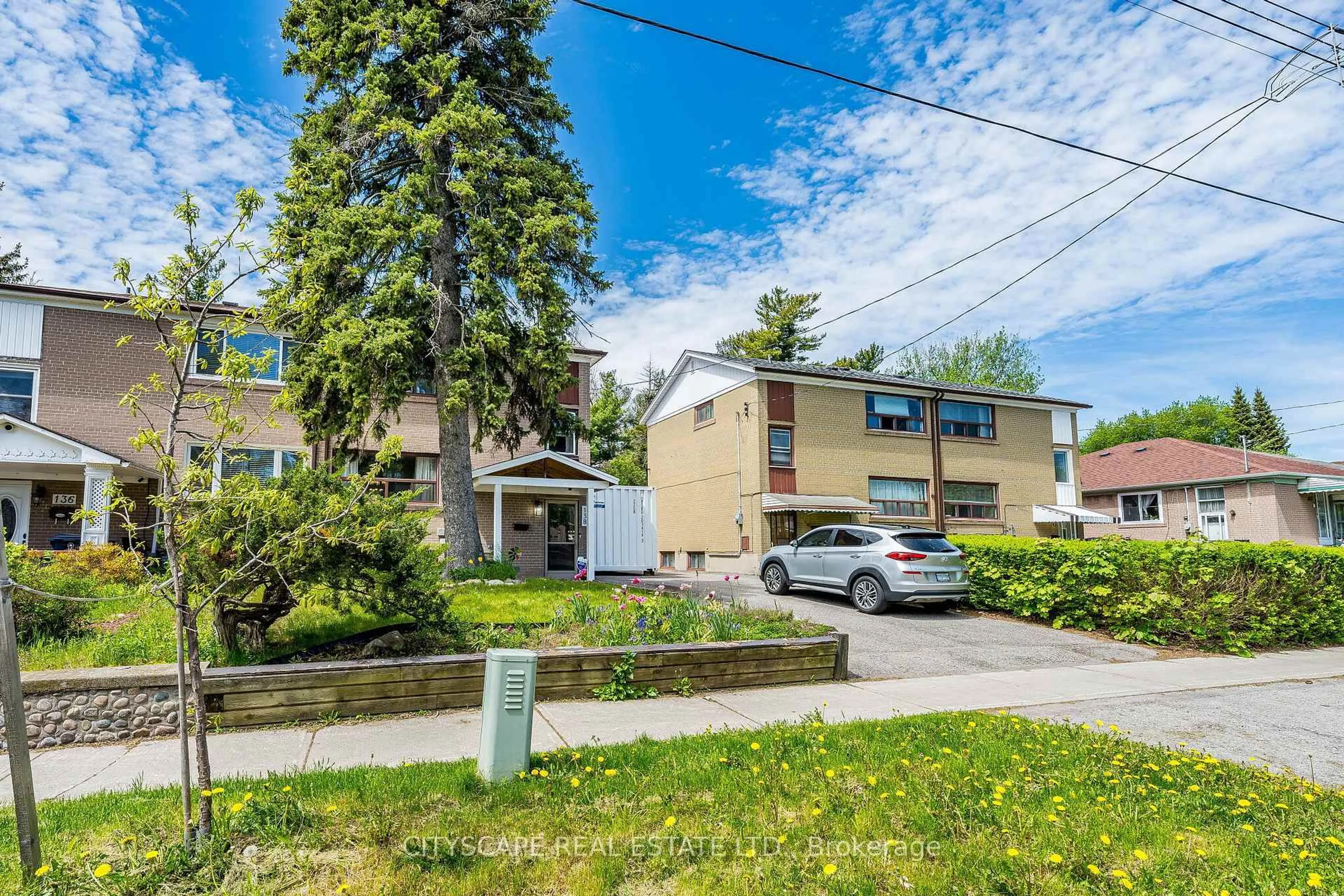 Patio, street for 138 Overture Rd, Toronto Ontario M1E 2W4