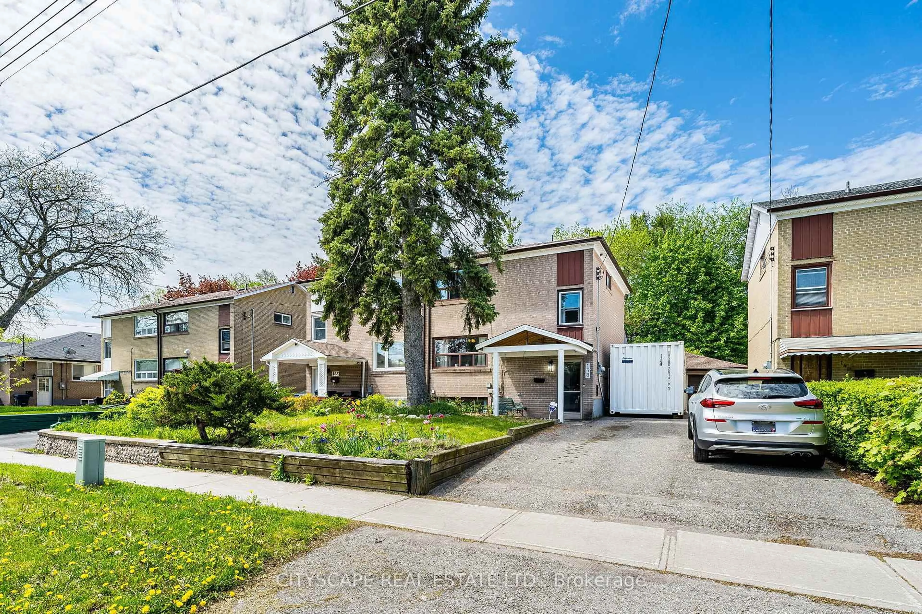 A pic from outside/outdoor area/front of a property/back of a property/a pic from drone, street for 138 Overture Rd, Toronto Ontario M1E 2W4