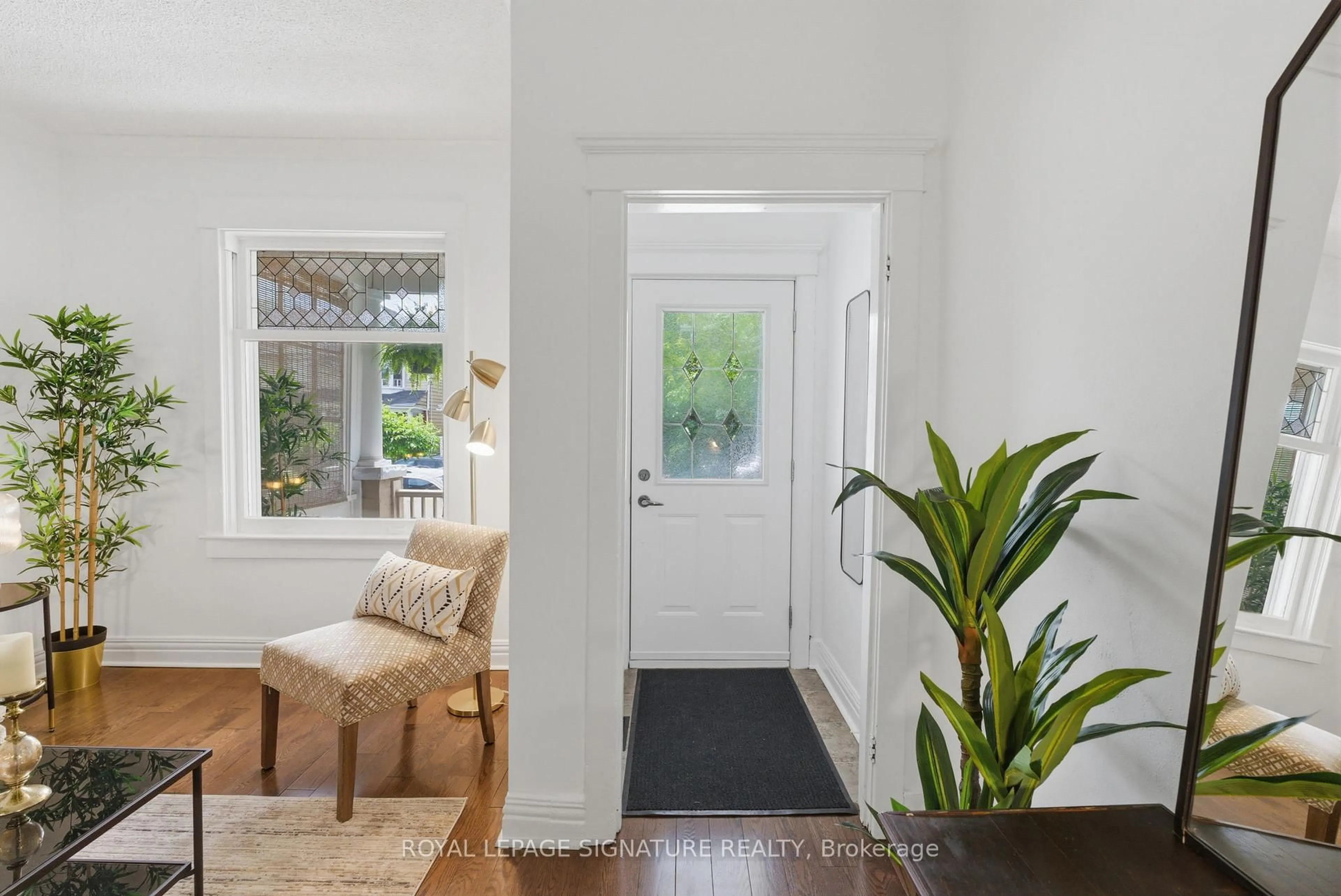 Indoor entryway for 8 Baltic Ave, Toronto Ontario M4J 1S2