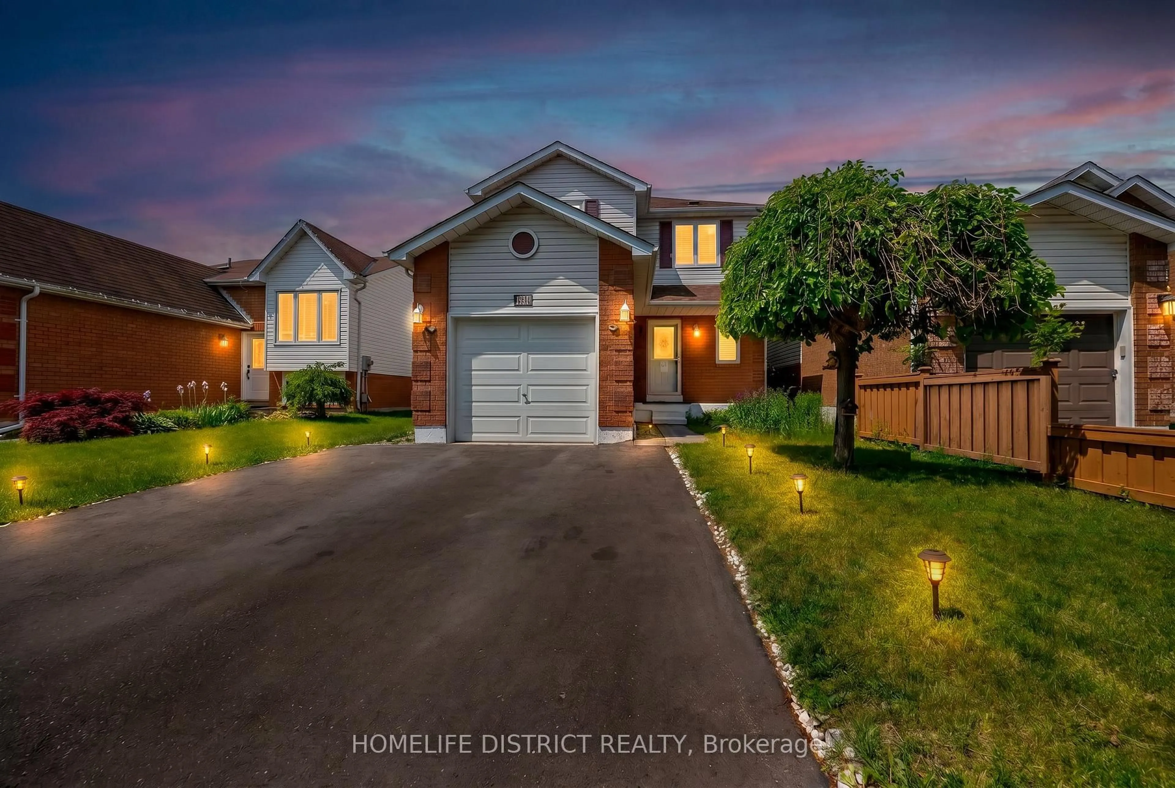 A pic from outside/outdoor area/front of a property/back of a property/a pic from drone, street for 101 Champine Sq, Clarington Ontario L1C 4V9