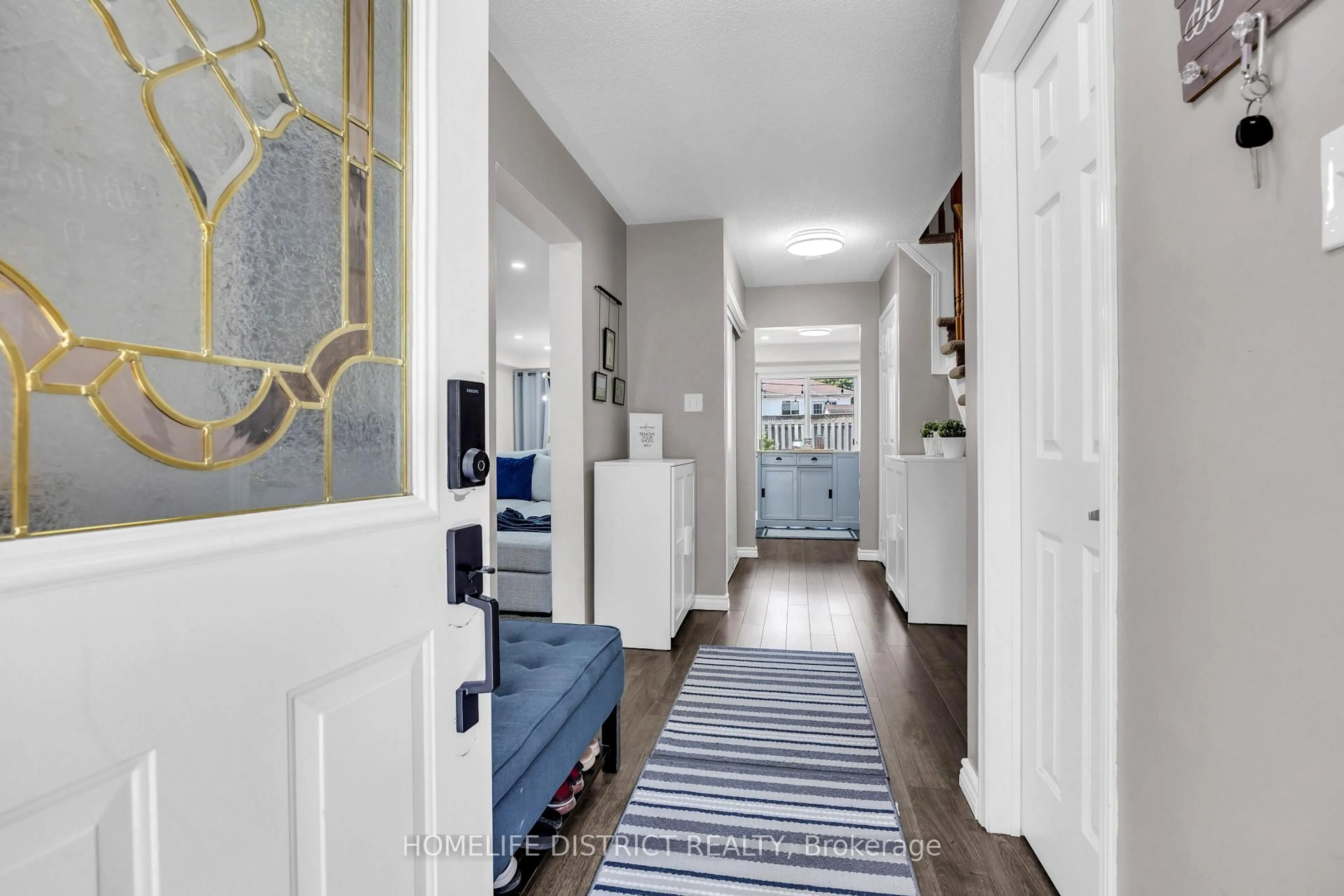 Indoor entryway for 101 Champine Sq, Clarington Ontario L1C 4V9