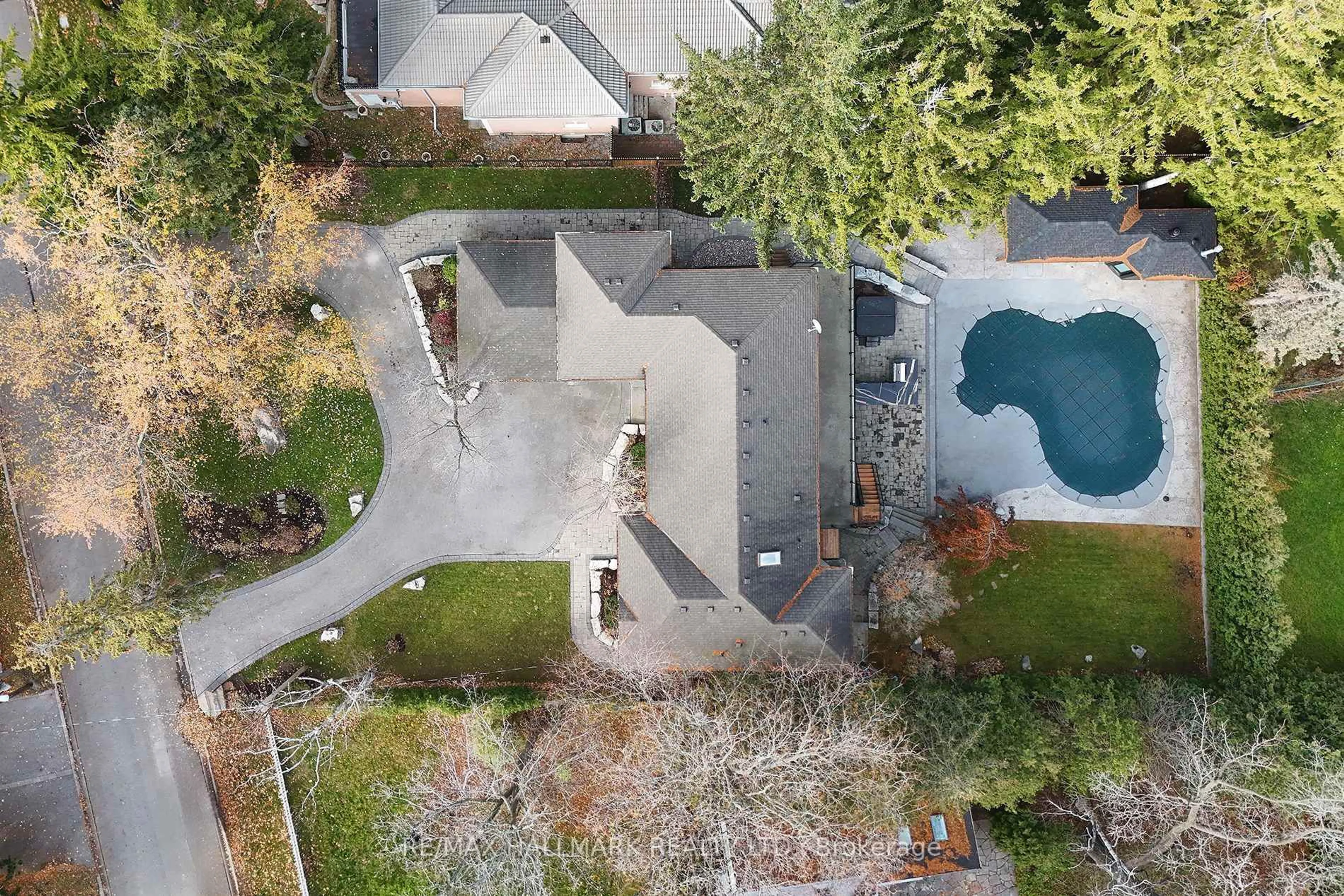 A pic from outside/outdoor area/front of a property/back of a property/a pic from drone, water/lake/river/ocean view for 88 Colonel Danforth Tr, Toronto Ontario M1C 1R1
