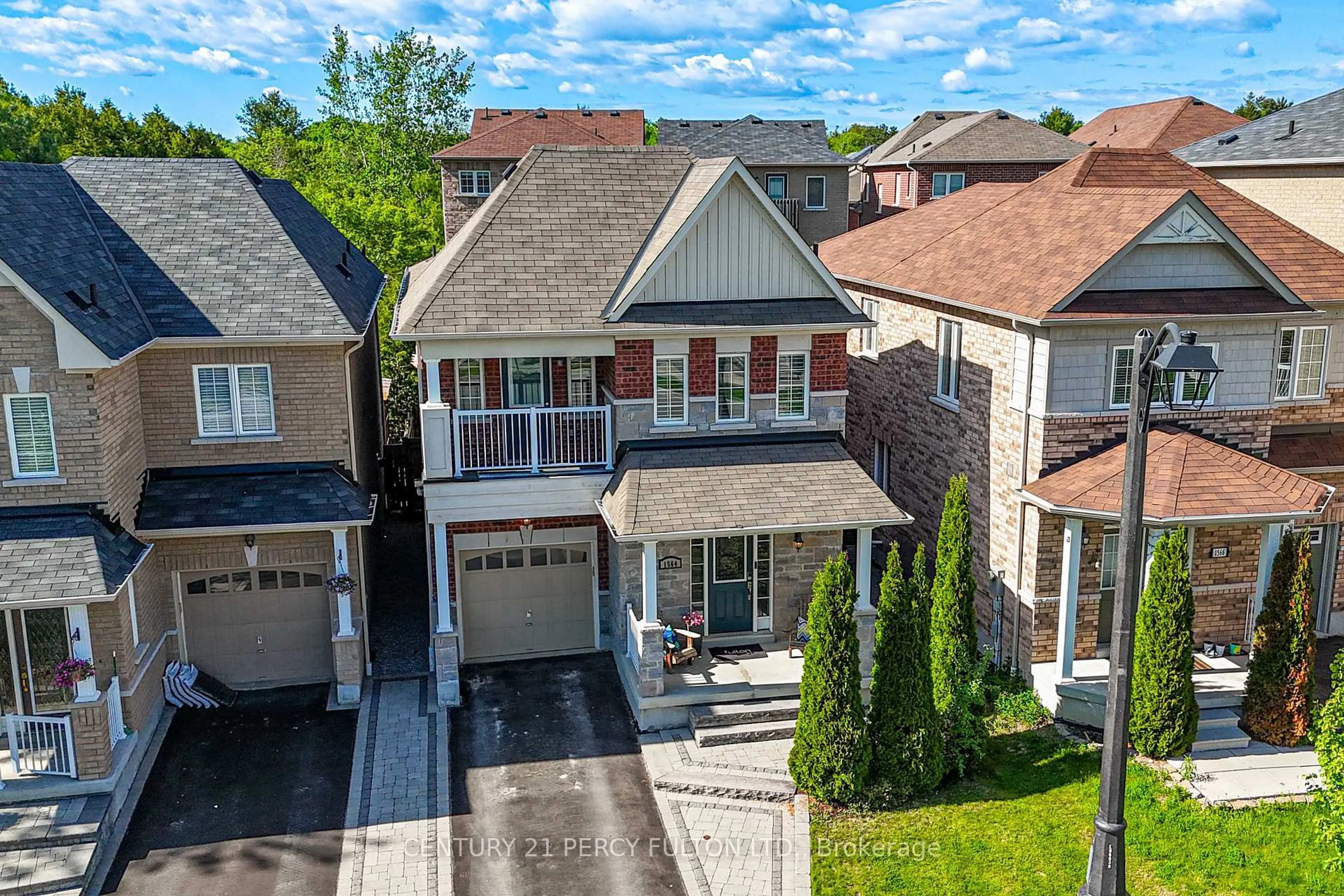 A pic from outside/outdoor area/front of a property/back of a property/a pic from drone, street for 1564 Brandy Crt, Pickering Ontario L1X 0C8
