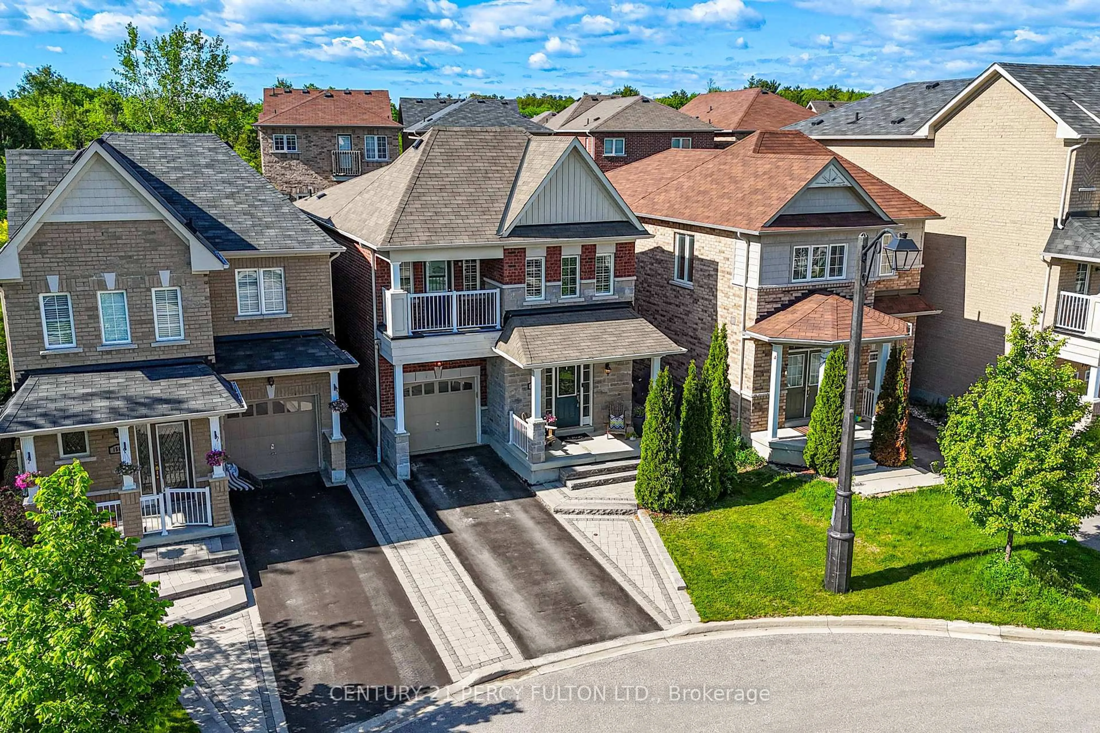 A pic from outside/outdoor area/front of a property/back of a property/a pic from drone, street for 1564 Brandy Crt, Pickering Ontario L1X 0C8