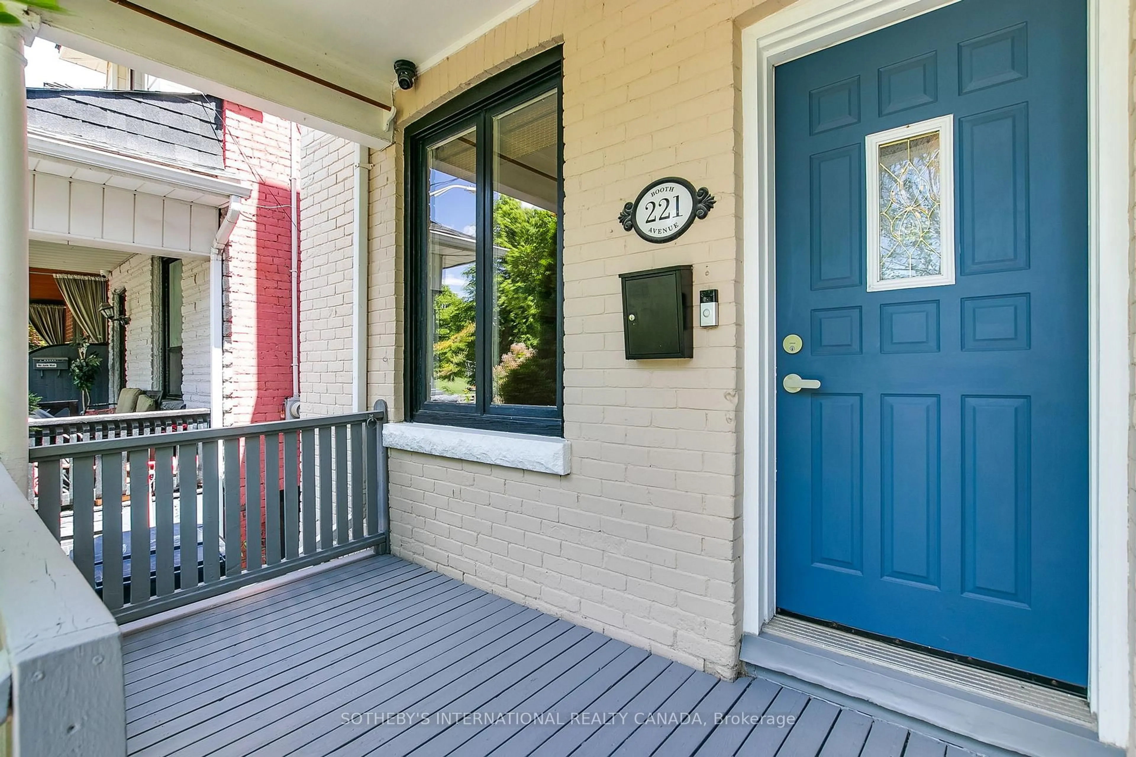 Indoor entryway for 221 Booth Ave, Toronto Ontario M4M 2M6