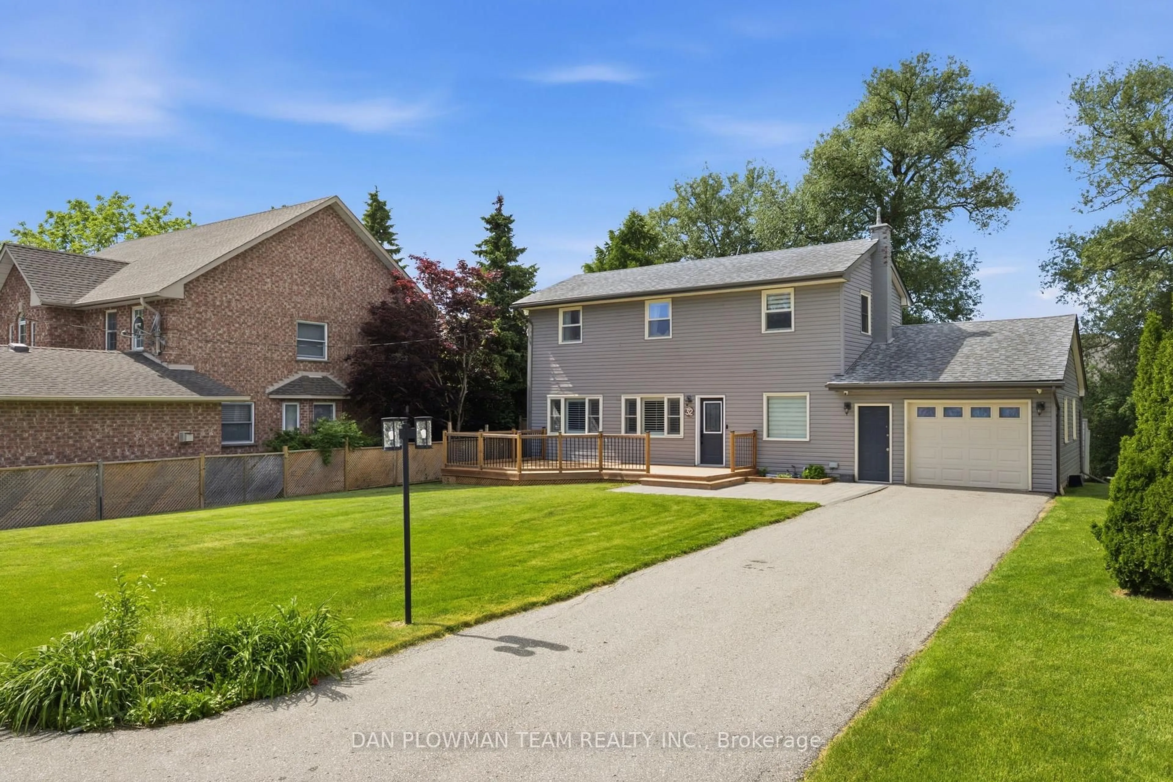 A pic from outside/outdoor area/front of a property/back of a property/a pic from drone, street for 32 Andrew St, Clarington Ontario L1B 1J3