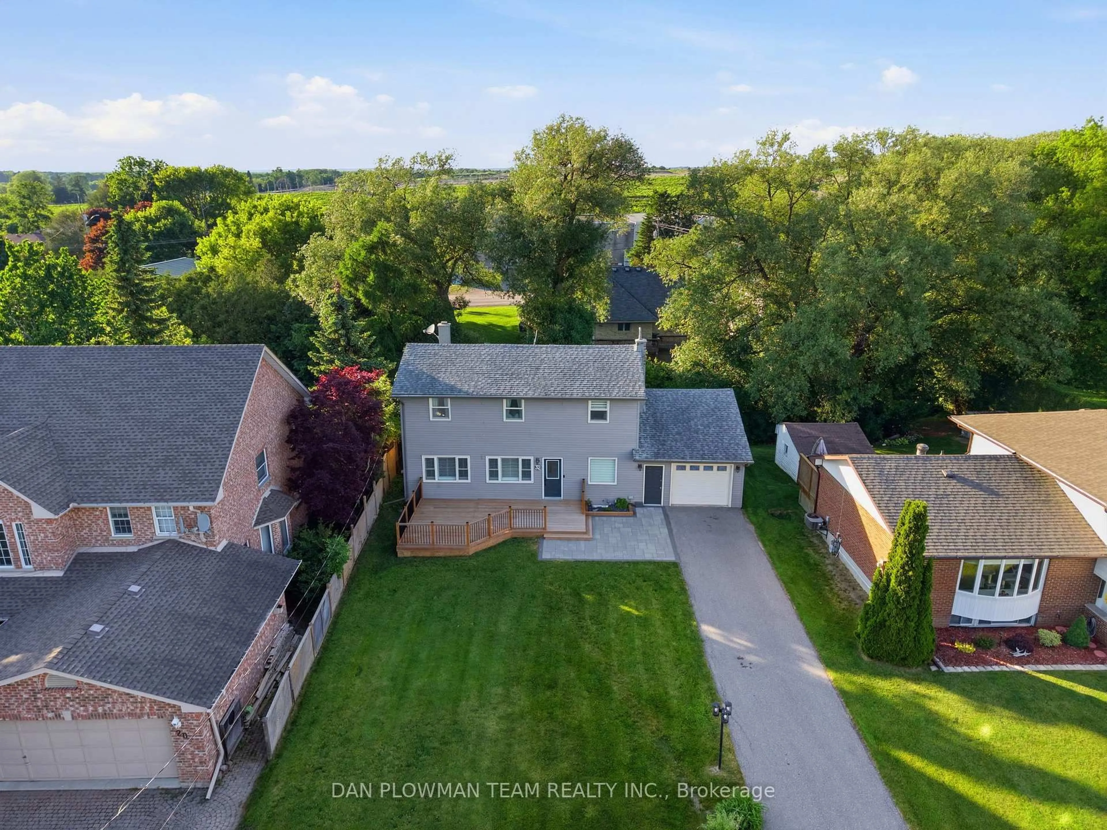 A pic from outside/outdoor area/front of a property/back of a property/a pic from drone, street for 32 Andrew St, Clarington Ontario L1B 1J3