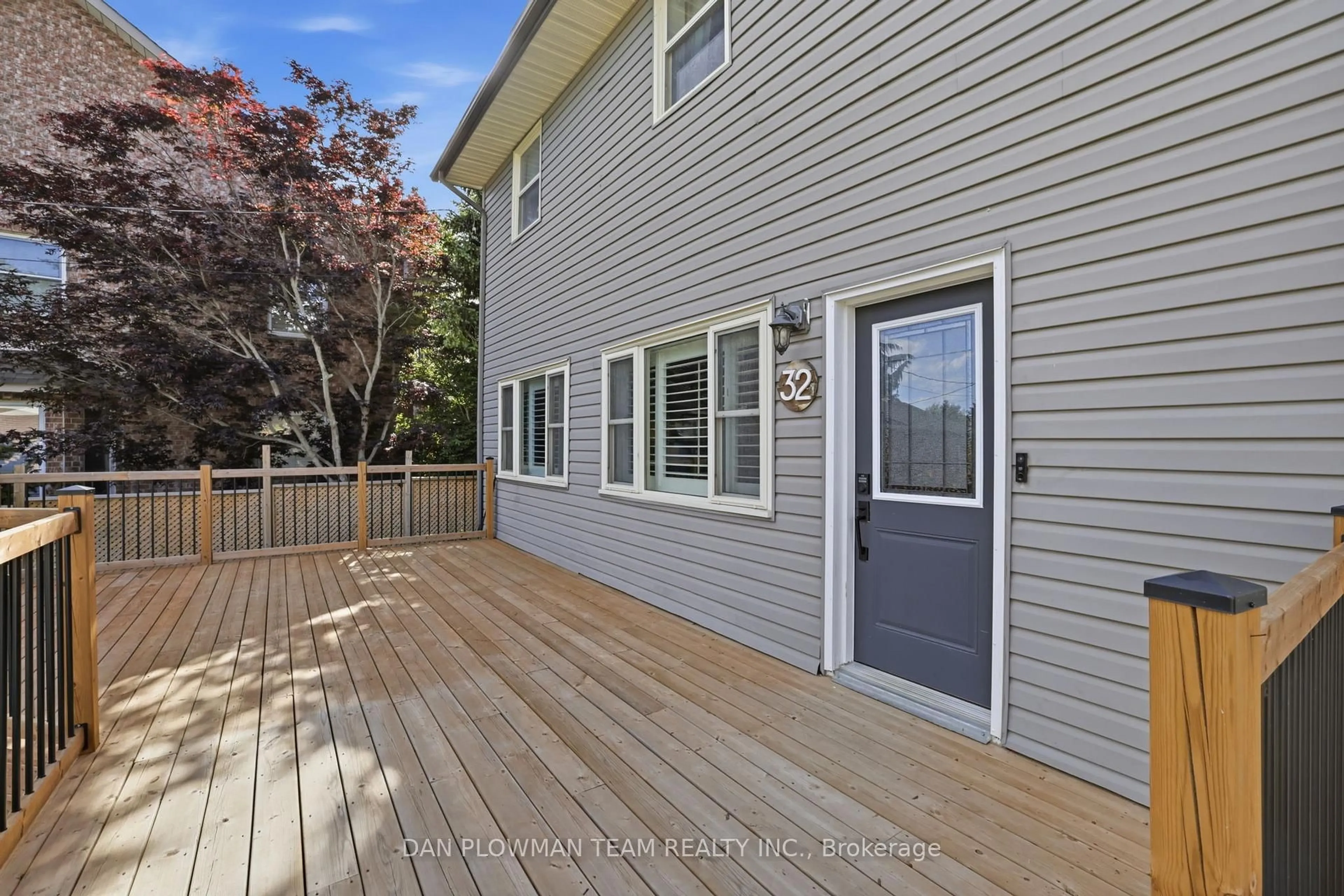 Home with vinyl exterior material, unknown for 32 Andrew St, Clarington Ontario L1B 1J3