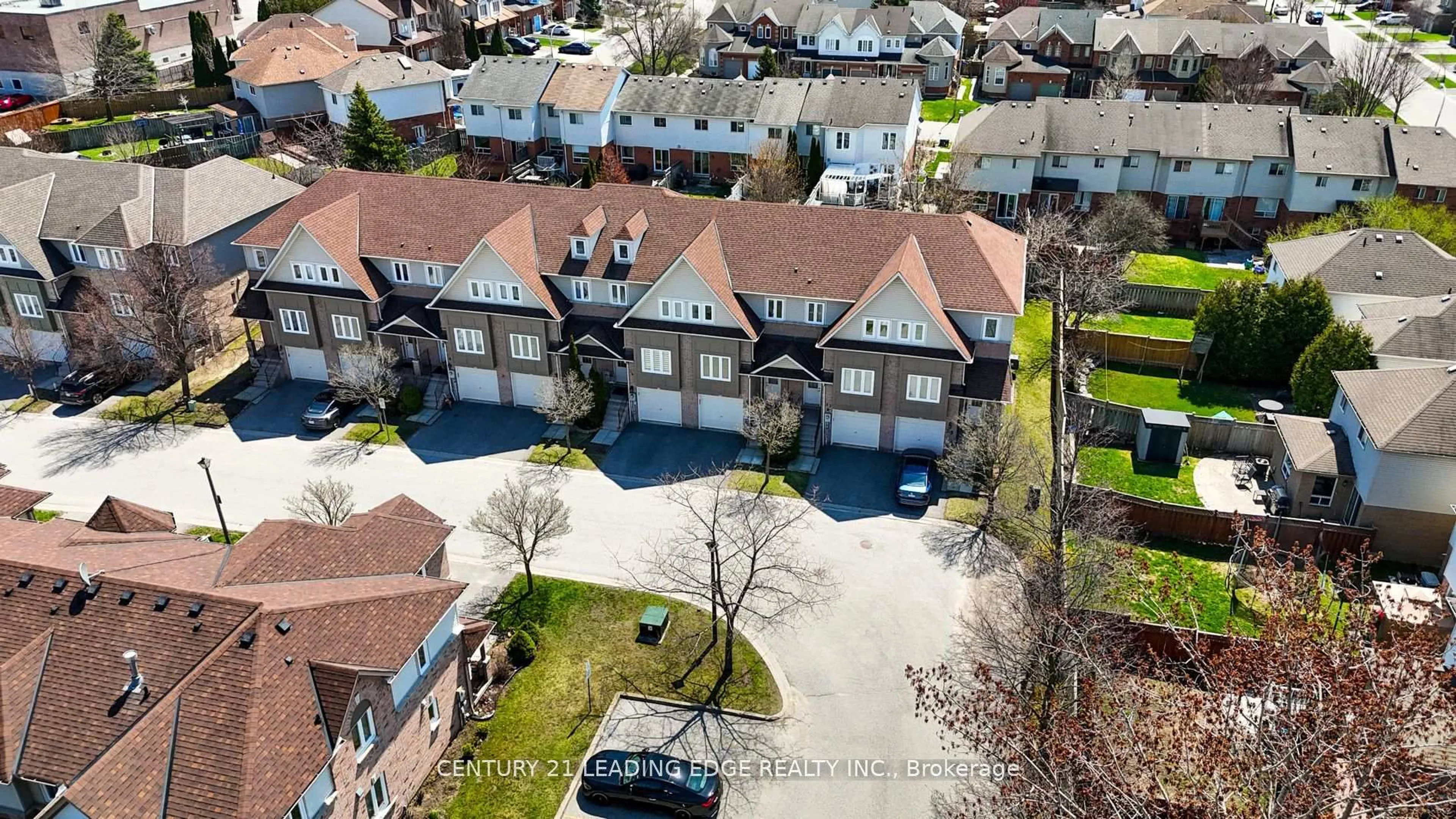 A pic from outside/outdoor area/front of a property/back of a property/a pic from drone, street for 51 Alexis Way, Whitby Ontario L1R 2N9