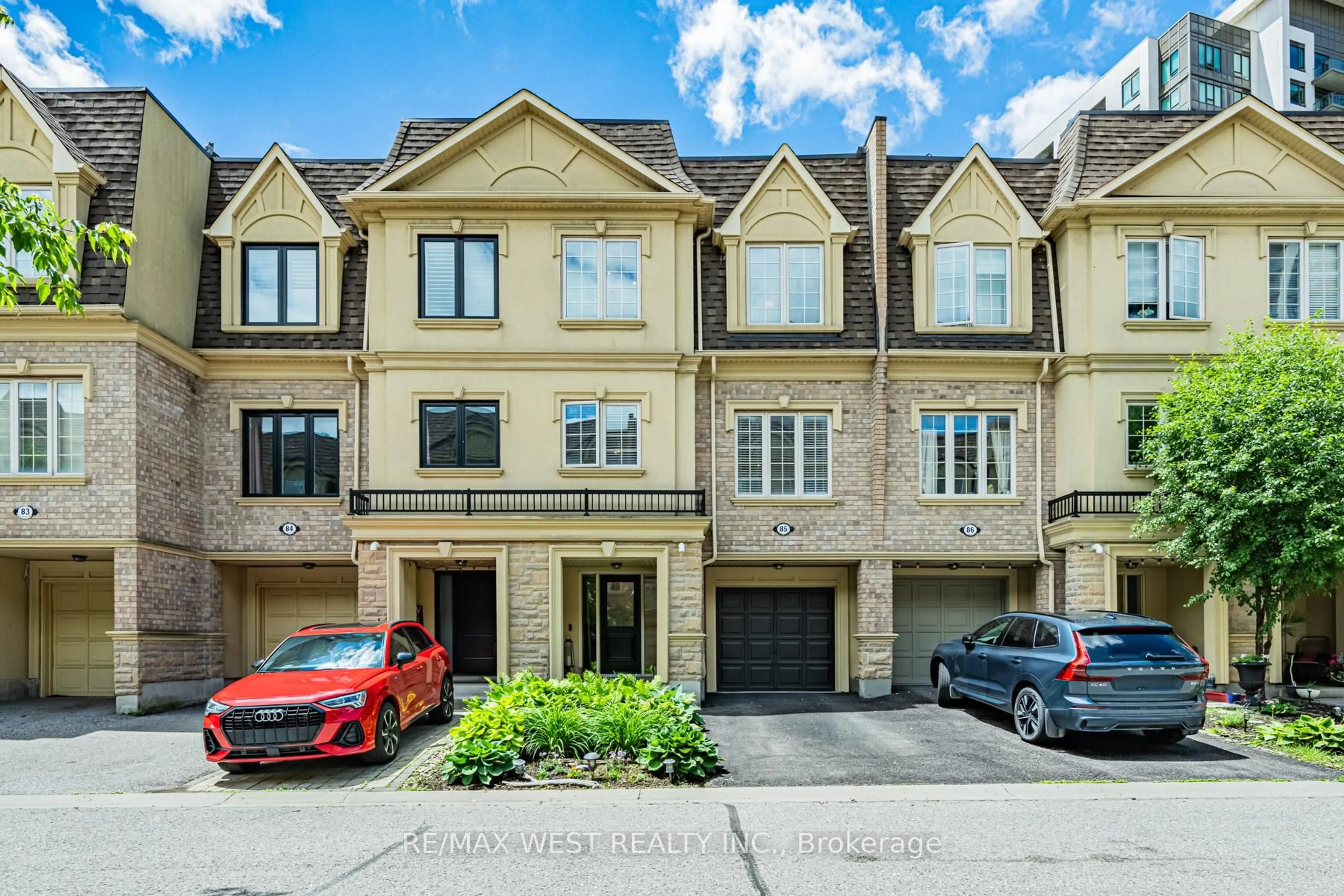 A pic from outside/outdoor area/front of a property/back of a property/a pic from drone, street for 1250 St. Martins Dr #85, Pickering Ontario L1W 0A2