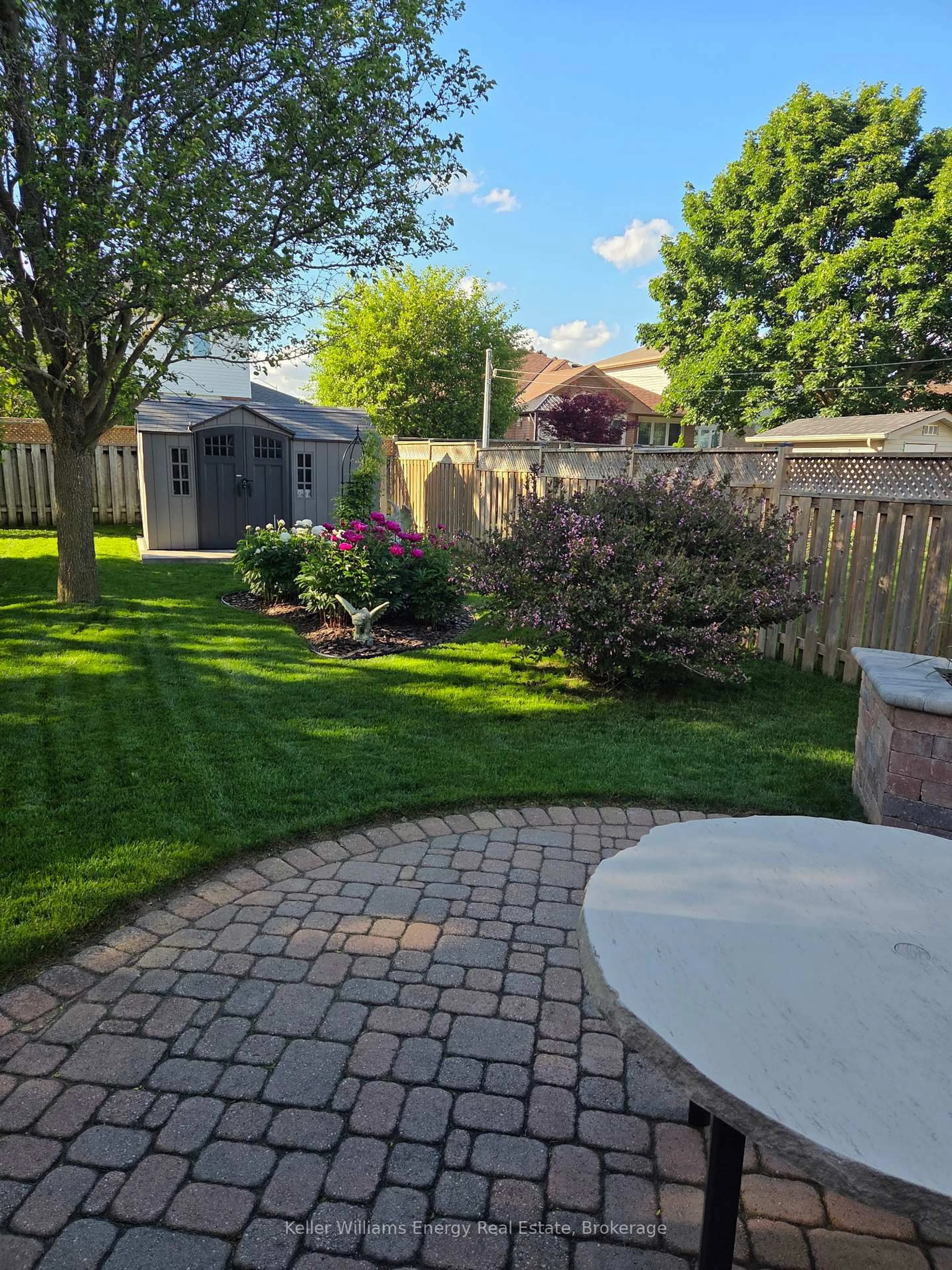 Patio, street for 18 Arran Crt, Clarington Ontario L1E 2E5