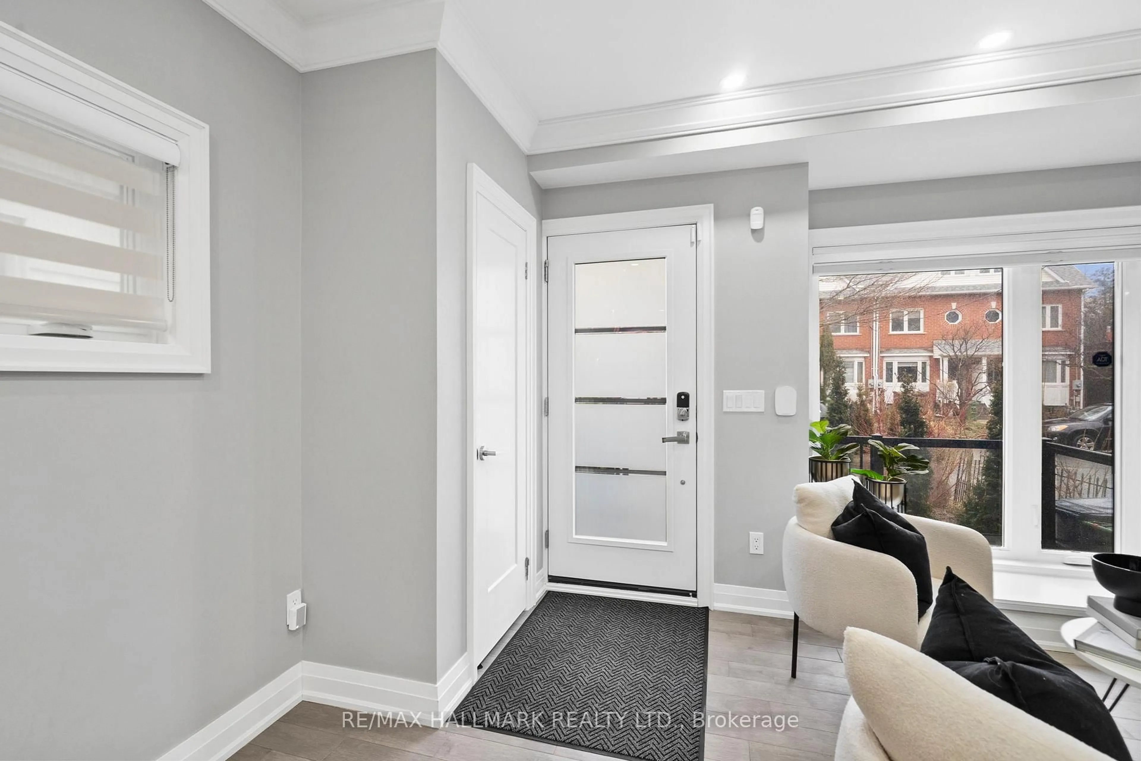 Indoor entryway for 394 Main St, Toronto Ontario M4C 4X8