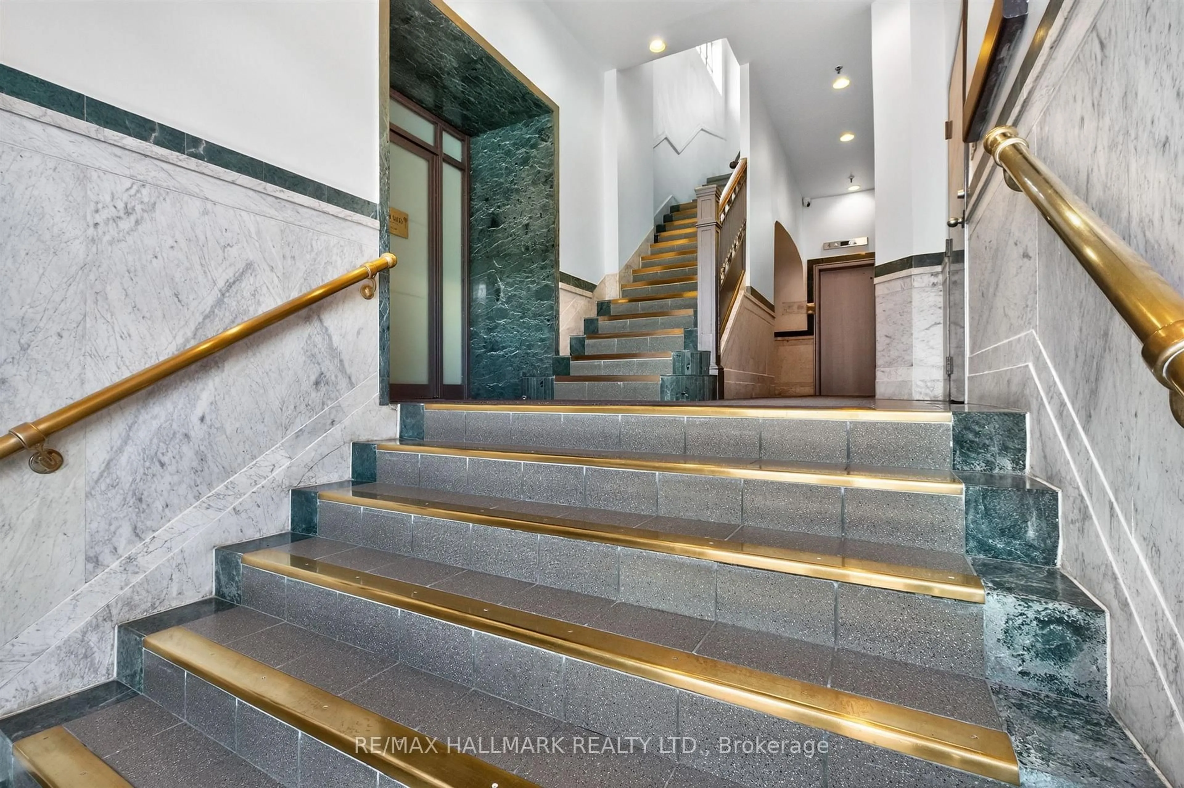 Indoor foyer for 245 Carlaw Ave #404A, Toronto Ontario M4M 2S1