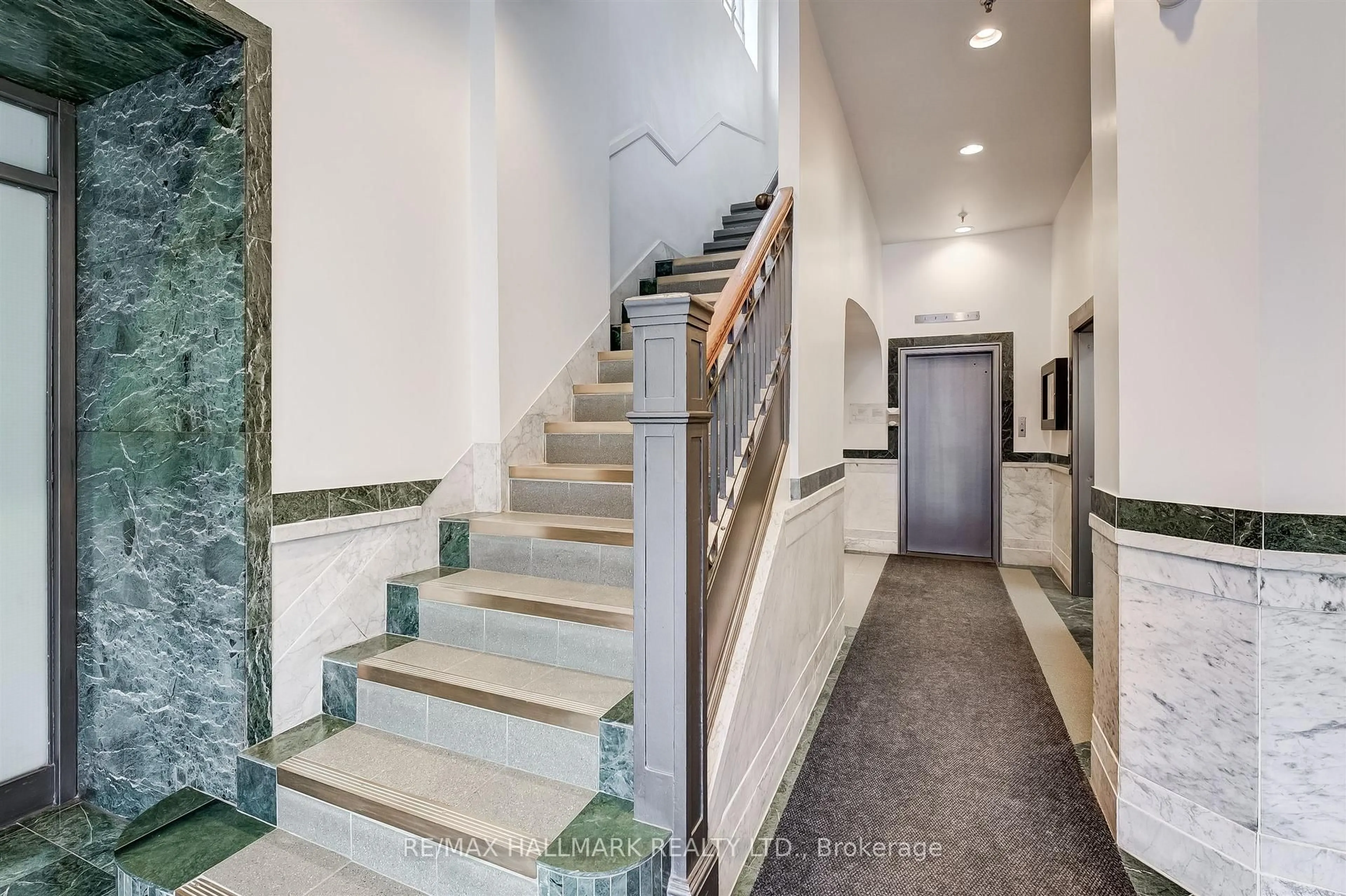 Indoor foyer for 245 Carlaw Ave #404A, Toronto Ontario M4M 2S1
