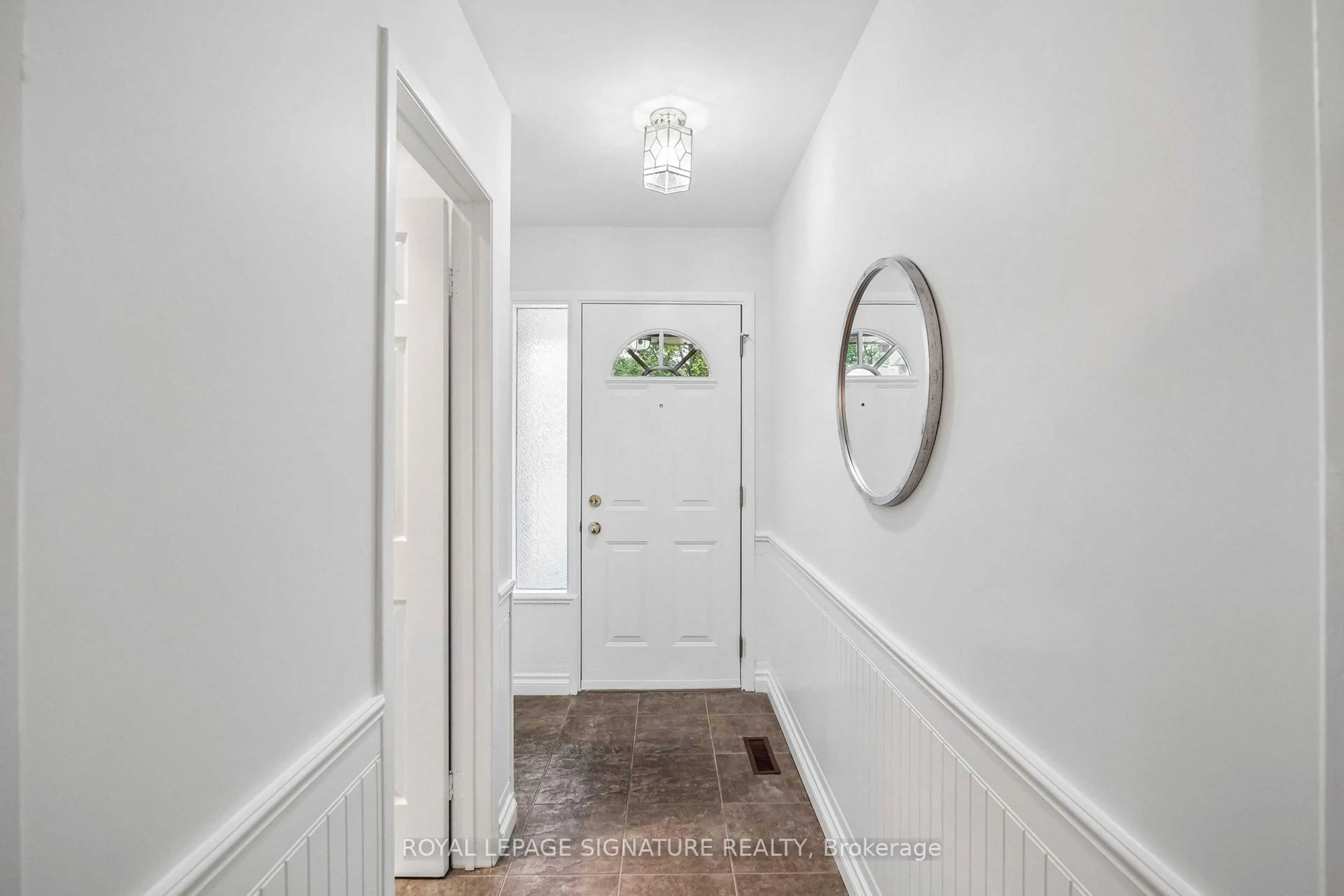 Indoor entryway for 5 Michael Blvd #13, Whitby Ontario L1N 5P4