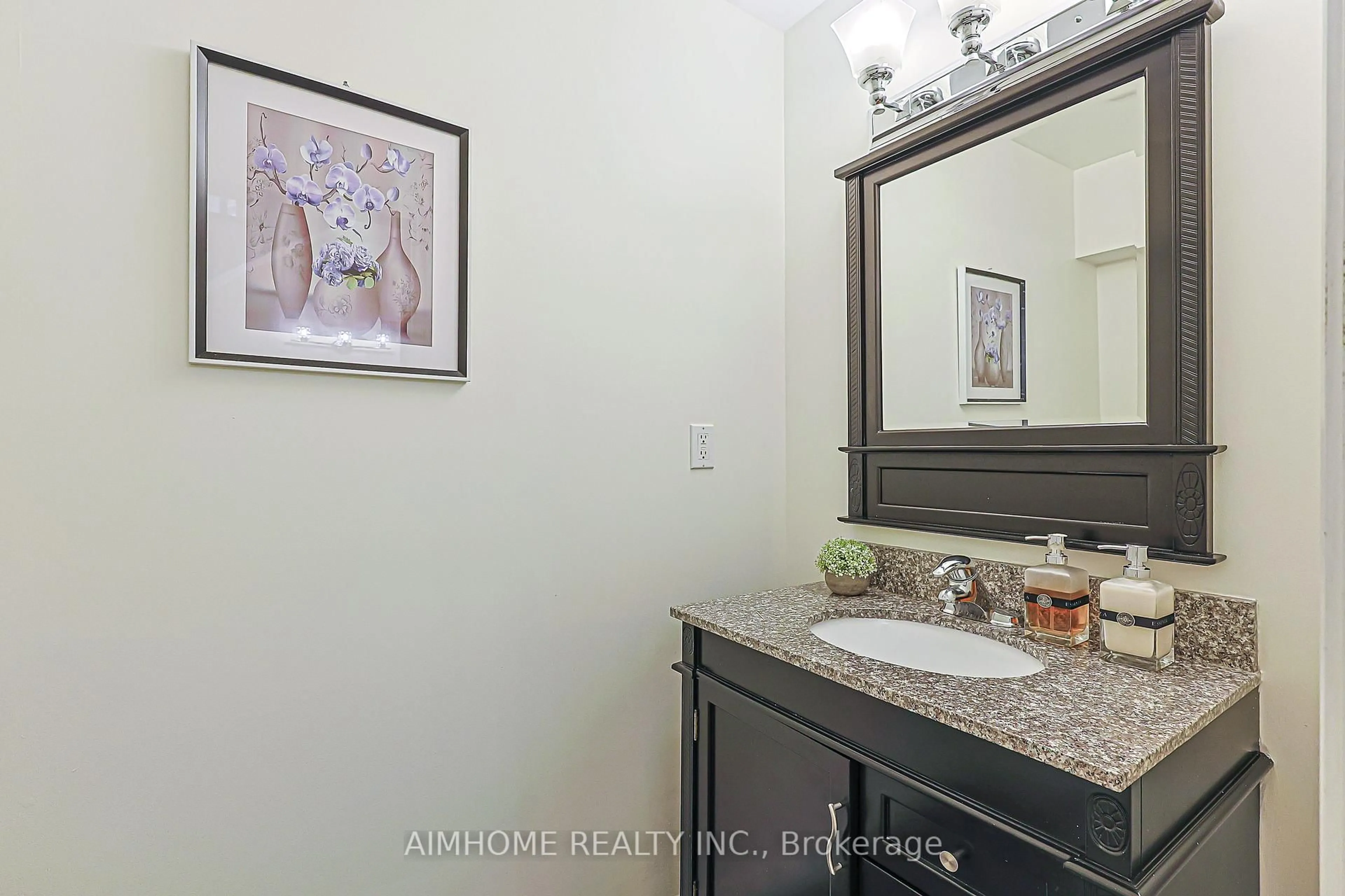 Standard bathroom, ceramic/tile floor for 386 Jones Ave, Toronto Ontario M4J 3G3