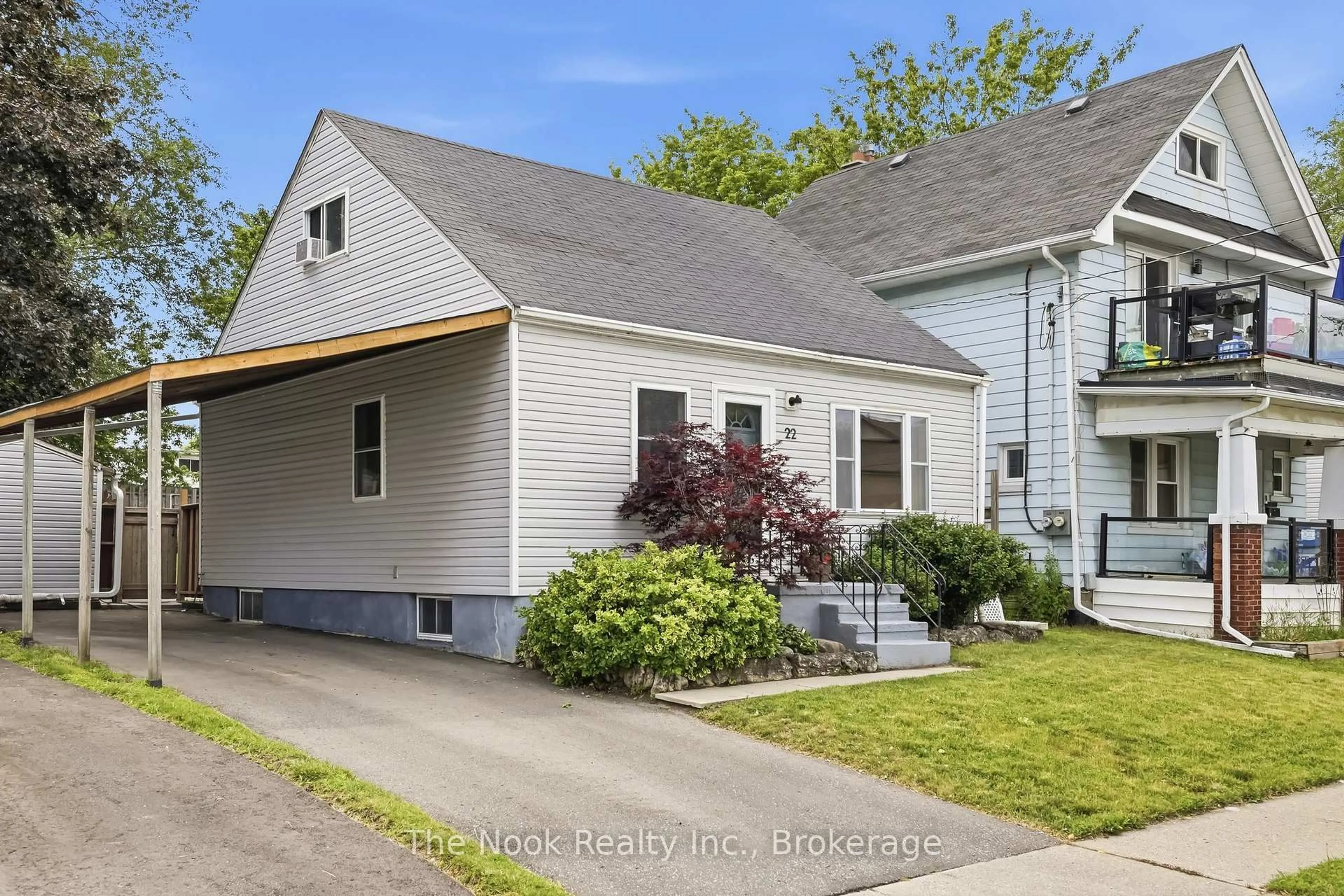 Home with vinyl exterior material, street for 22 Nassau St, Oshawa Ontario L1J 4A4