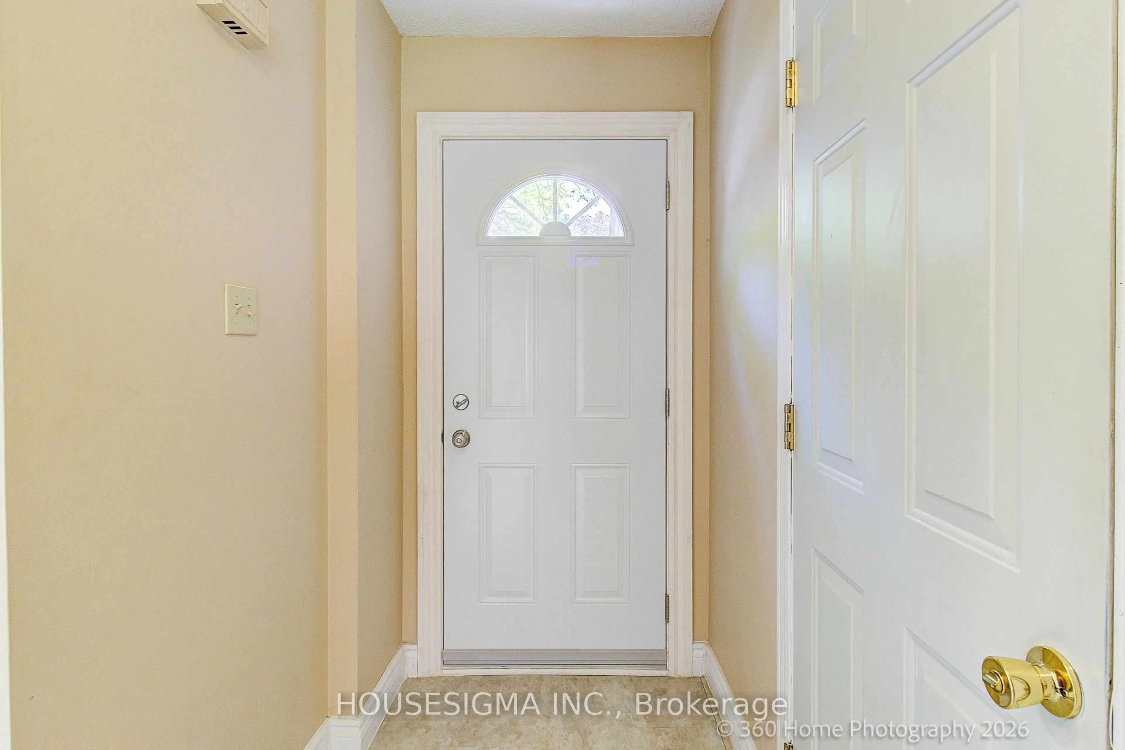 Indoor entryway for 155 Glovers Rd #73, Oshawa Ontario L1G 7A4