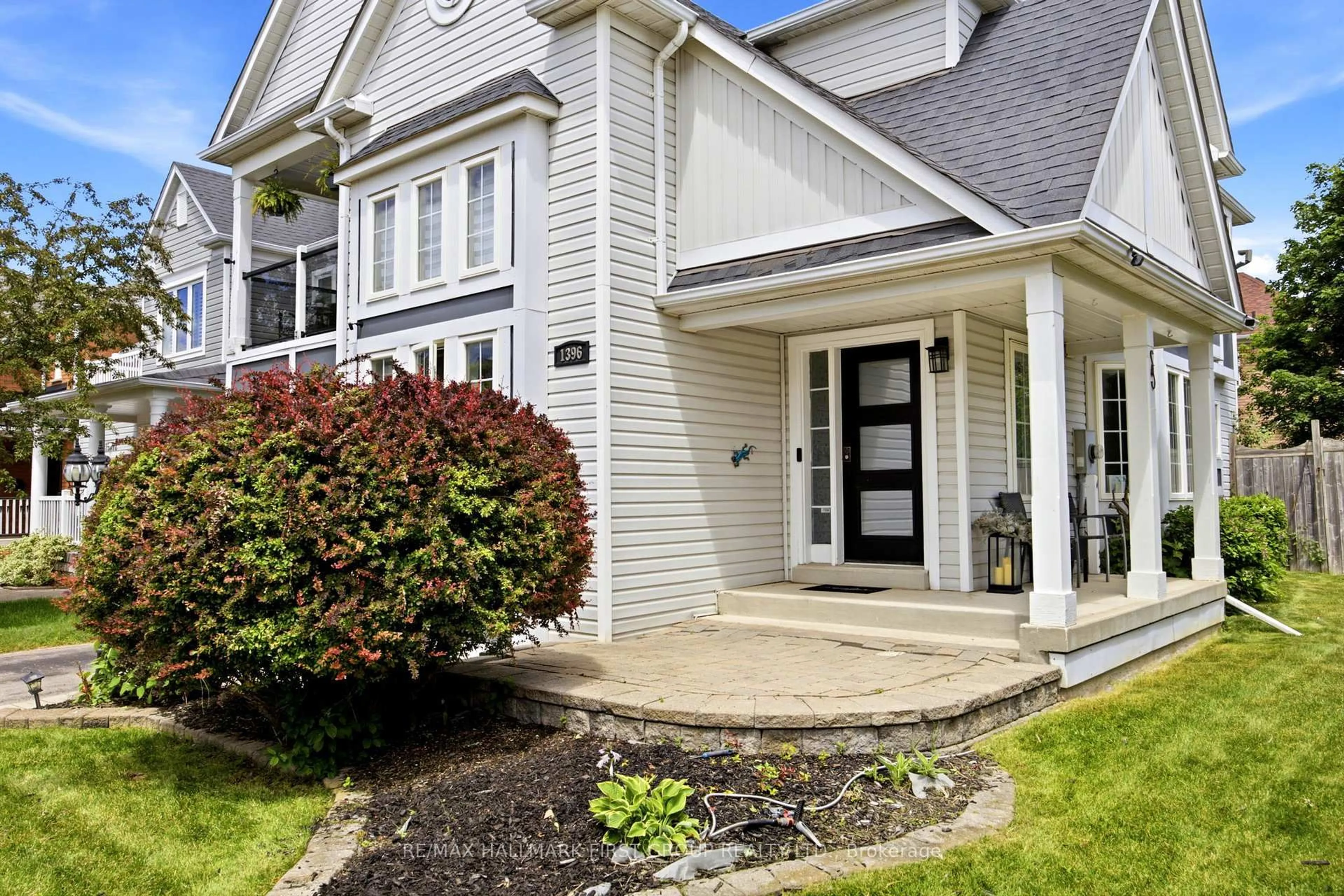 Home with vinyl exterior material, street for 1396 Lyncroft Cres, Oshawa Ontario L1K 2P4