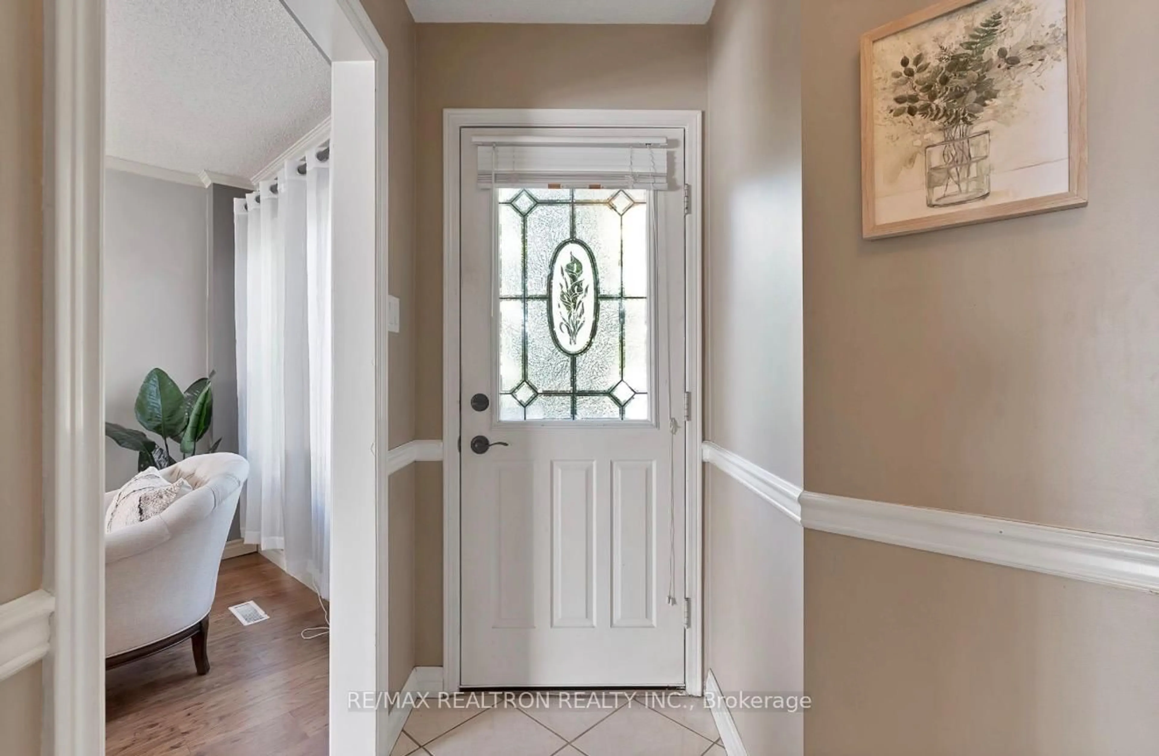 Indoor entryway for 67 Sable Cres, Whitby Ontario L1R 1Y6