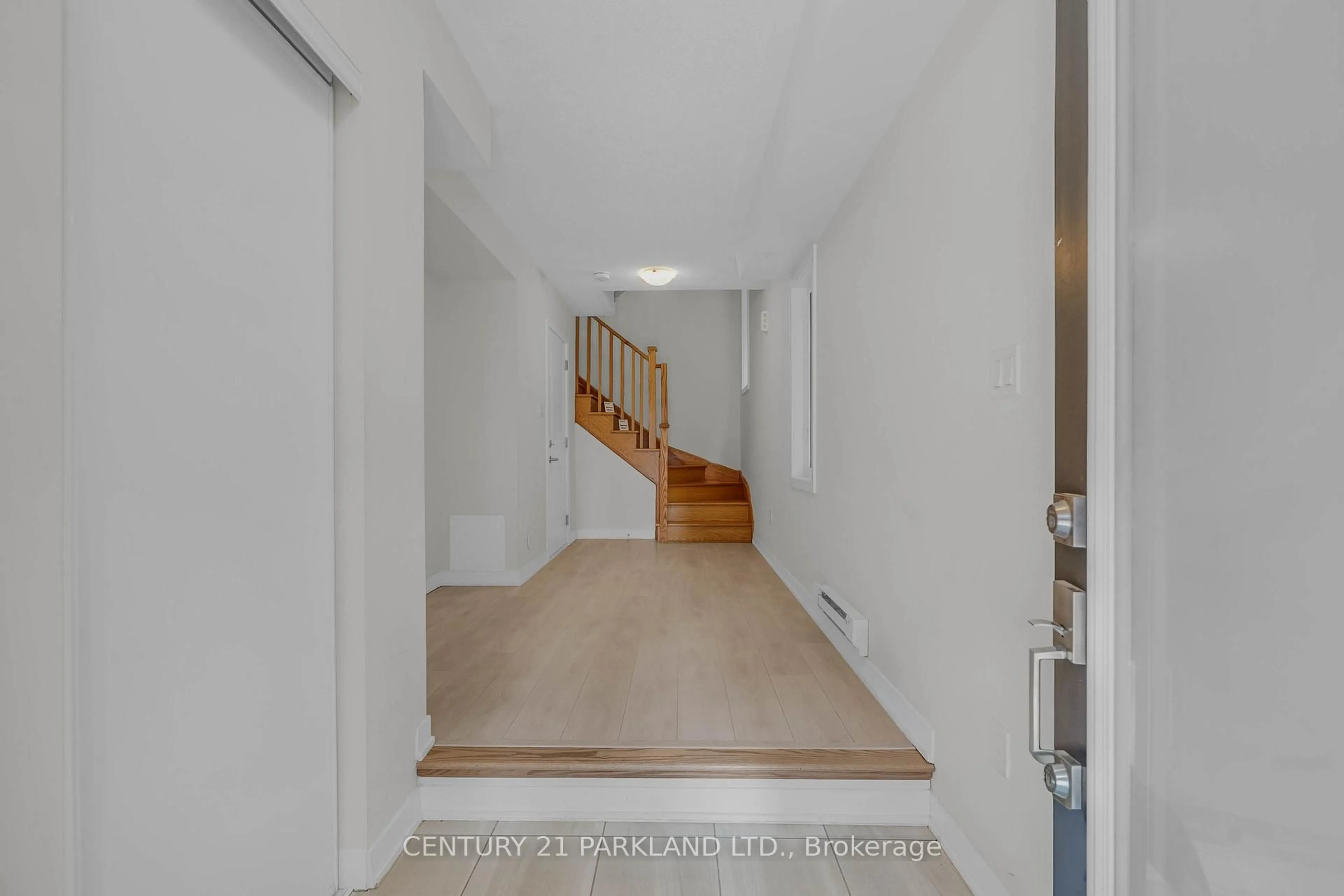 Indoor foyer for 1865 Pickering Pkwy #1402, Pickering Ontario L1V 0H2