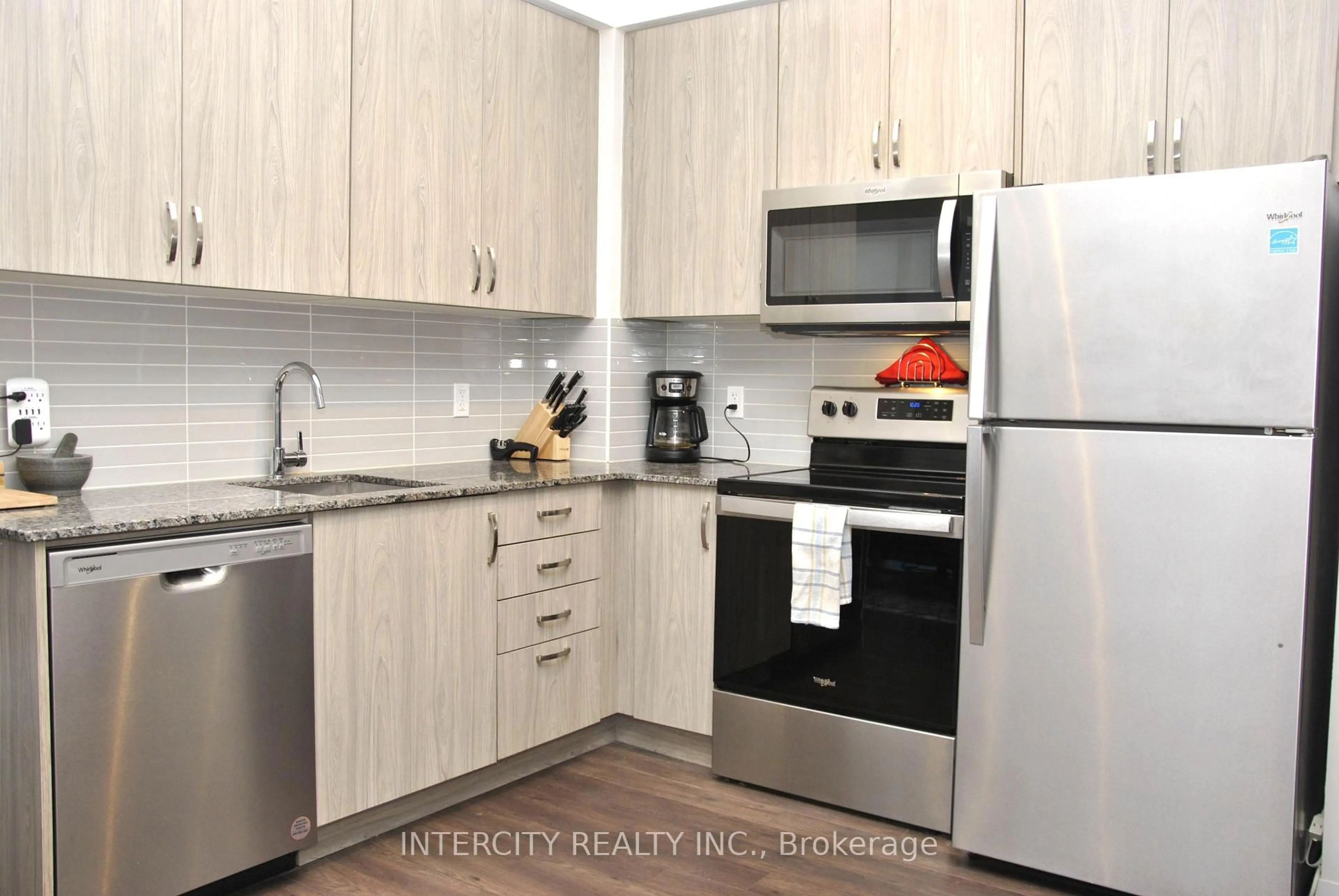 Standard kitchen, unknown for 20 Meadowglen Pl #1901, Toronto Ontario M1G 0A9
