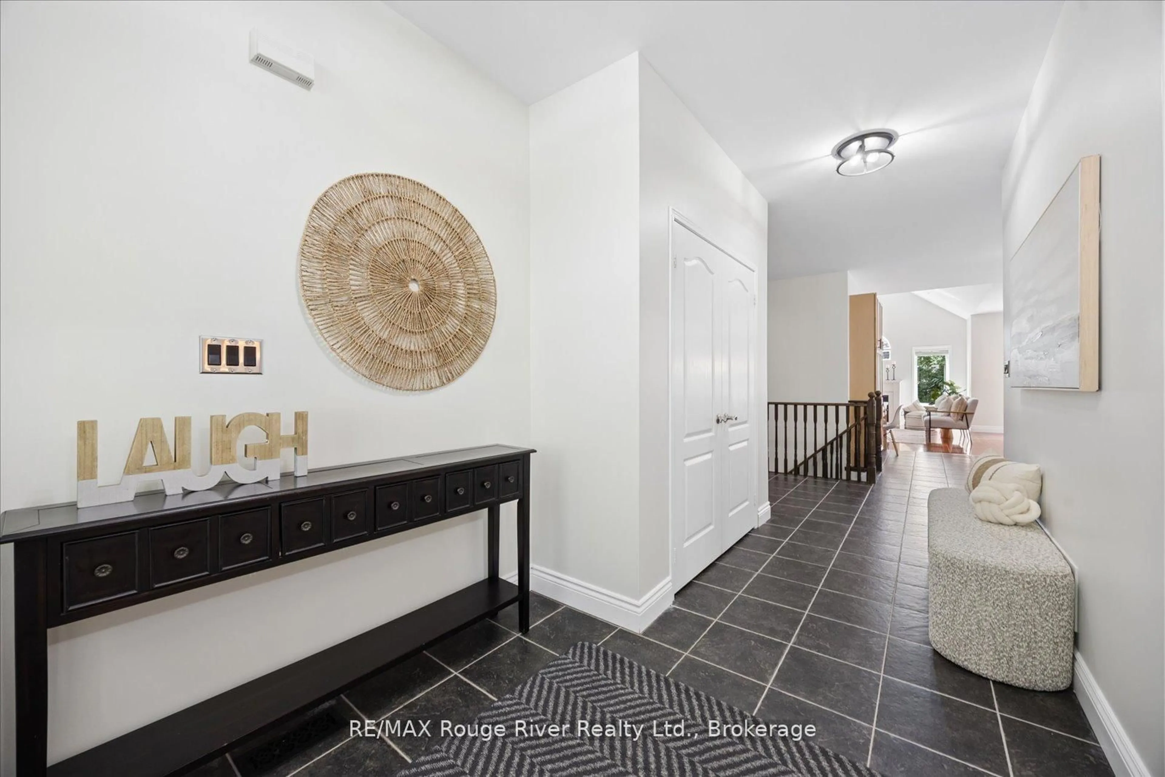 Indoor entryway for 41 Leithridge Cres, Whitby Ontario L1M 2N2