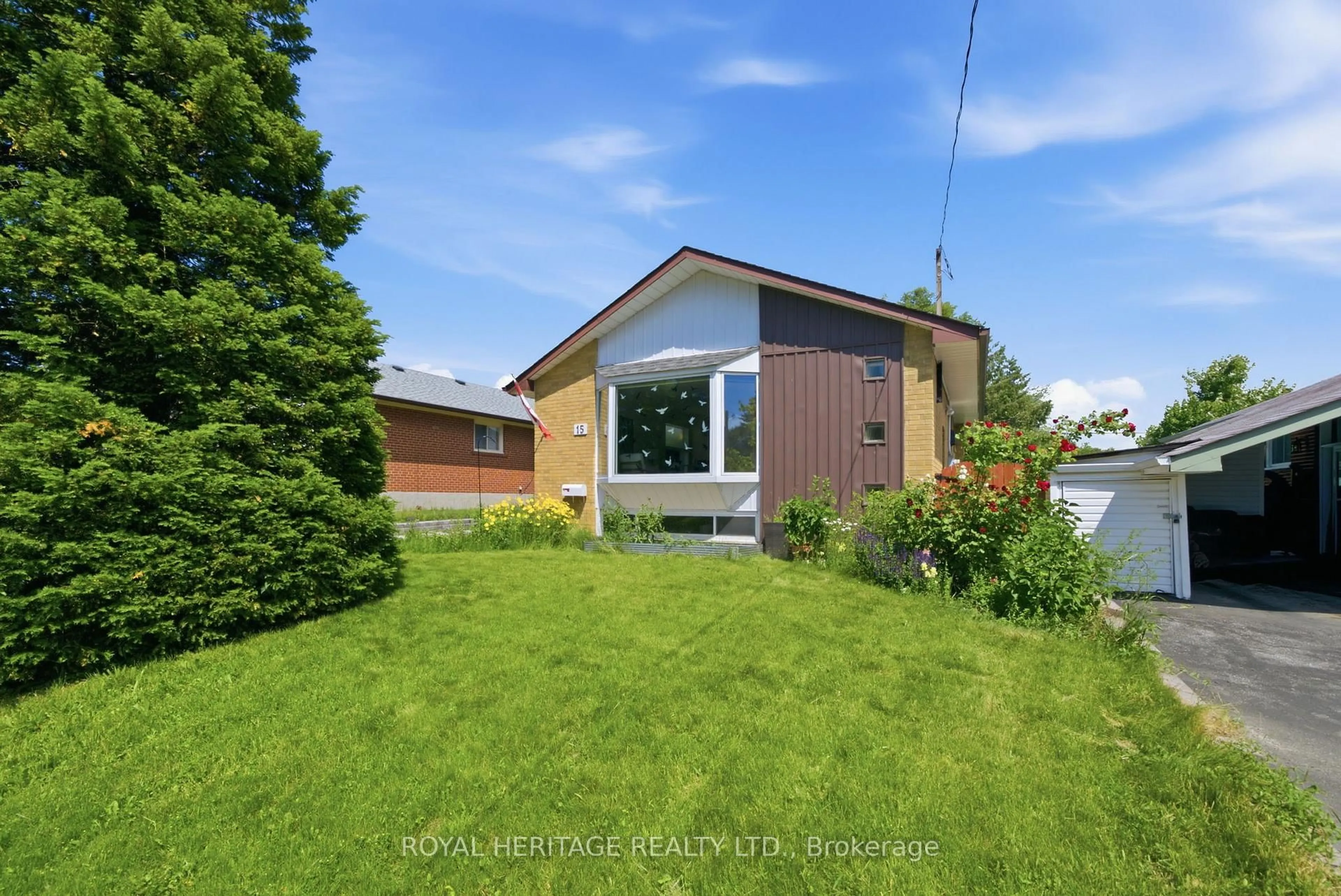 A pic from outside/outdoor area/front of a property/back of a property/a pic from drone, unknown for 15 Golfhaven Dr, Toronto Ontario M1G 2C8